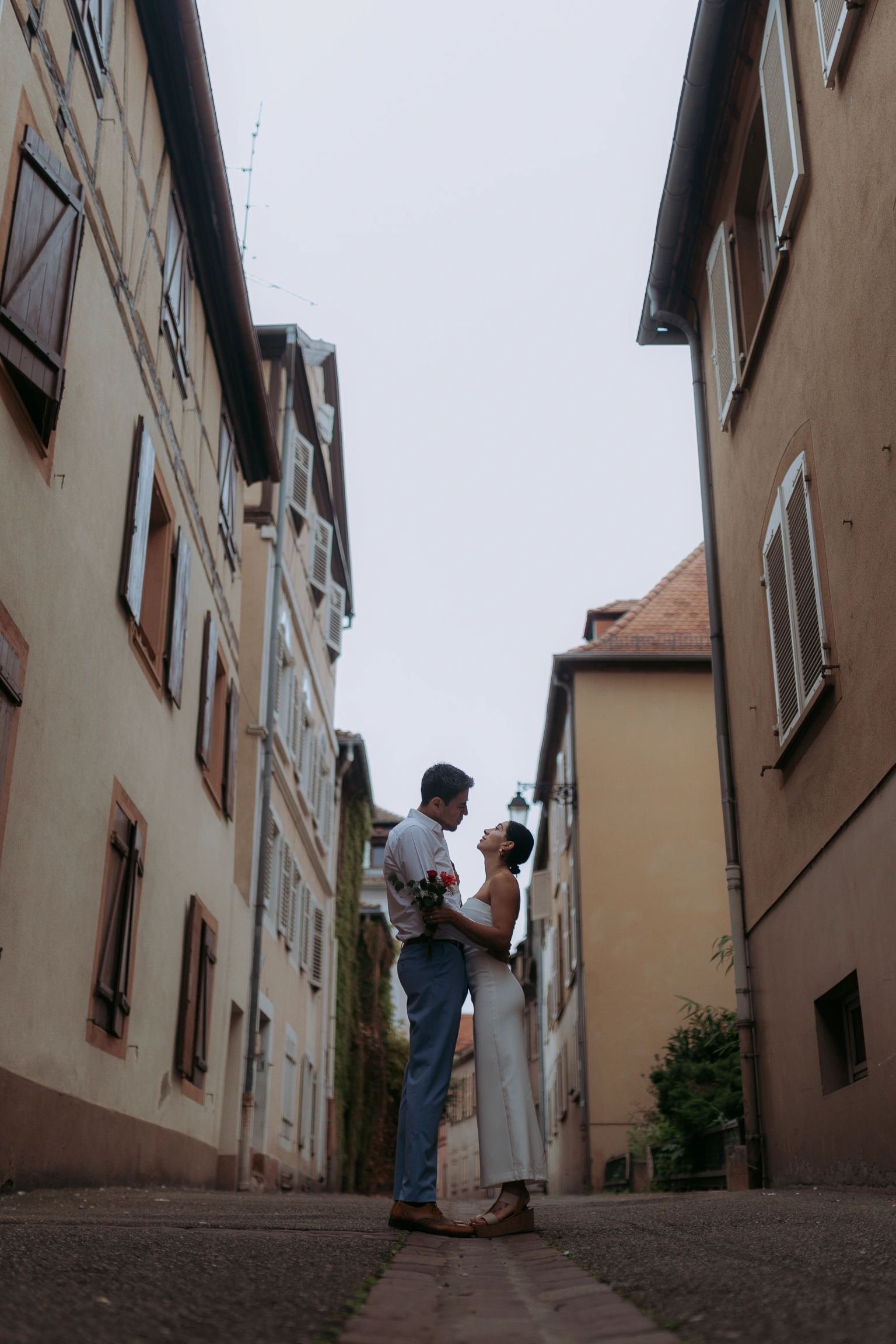 Groom in a narrow alley
