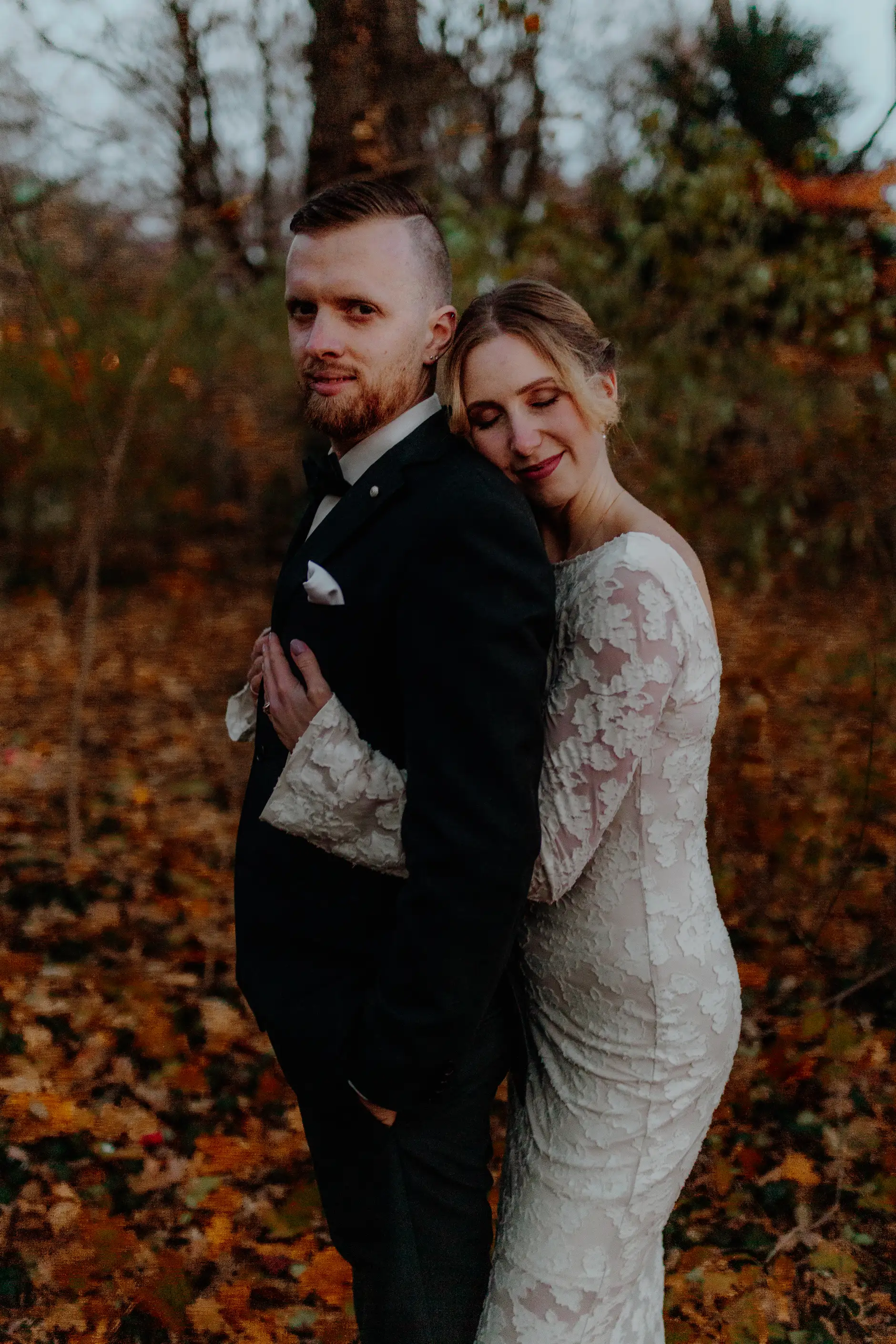 Groom portrait with leading lines of the column row