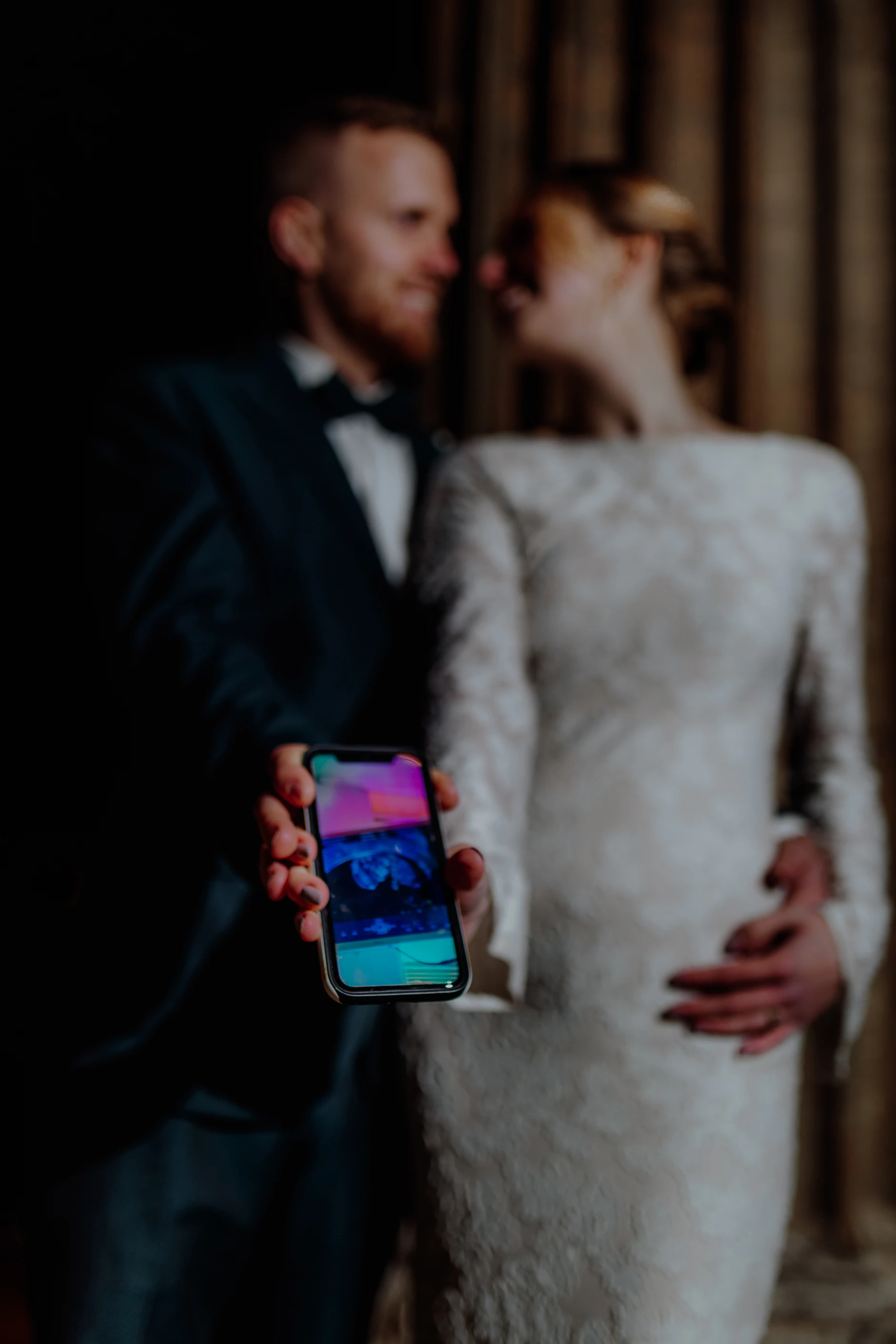 Final portrait: couple framed by the Königsplatz colonnade at golden hour