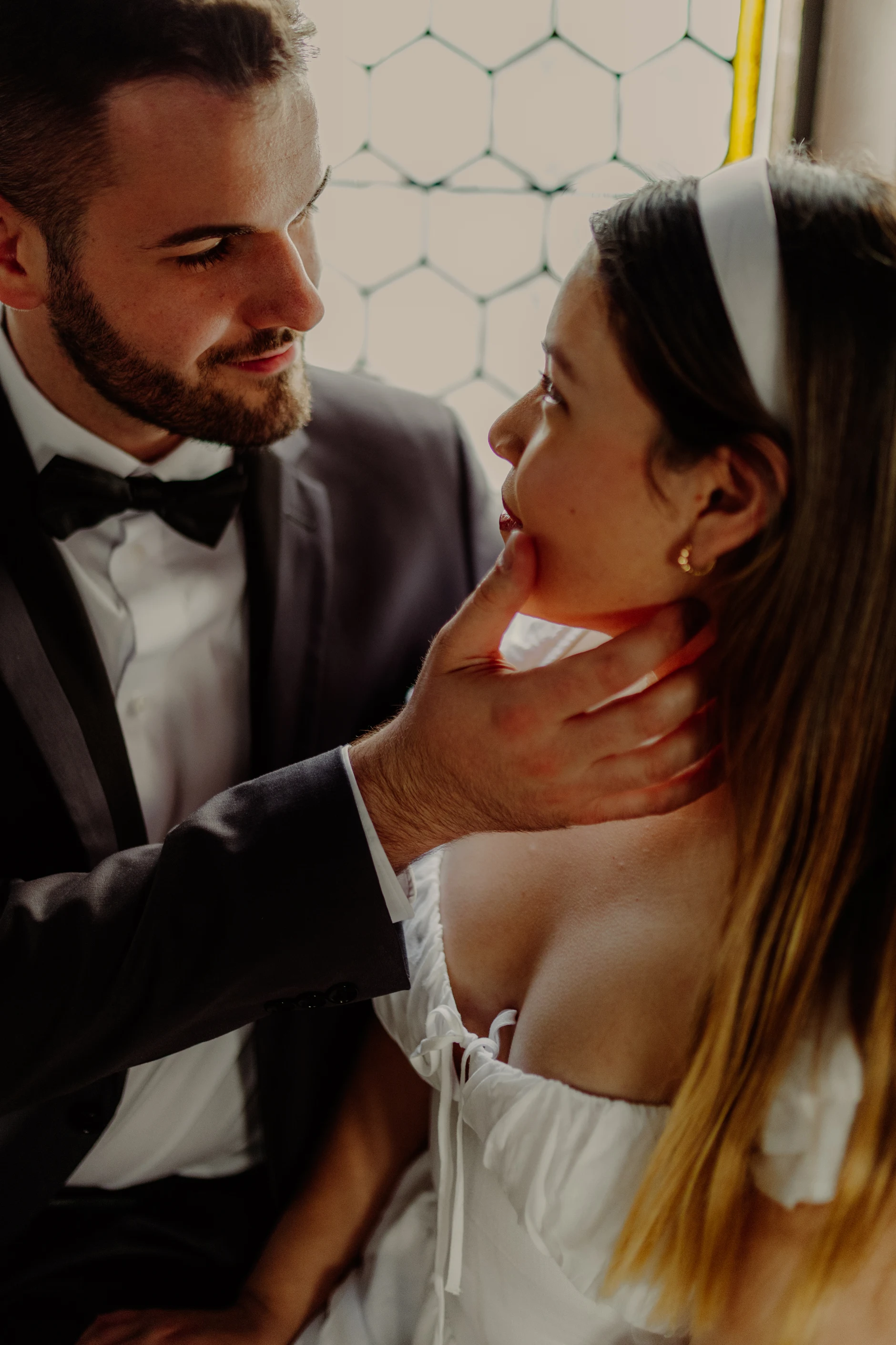 Couple in a romantic close-up at Marienplatz Munich – couple photoshoot