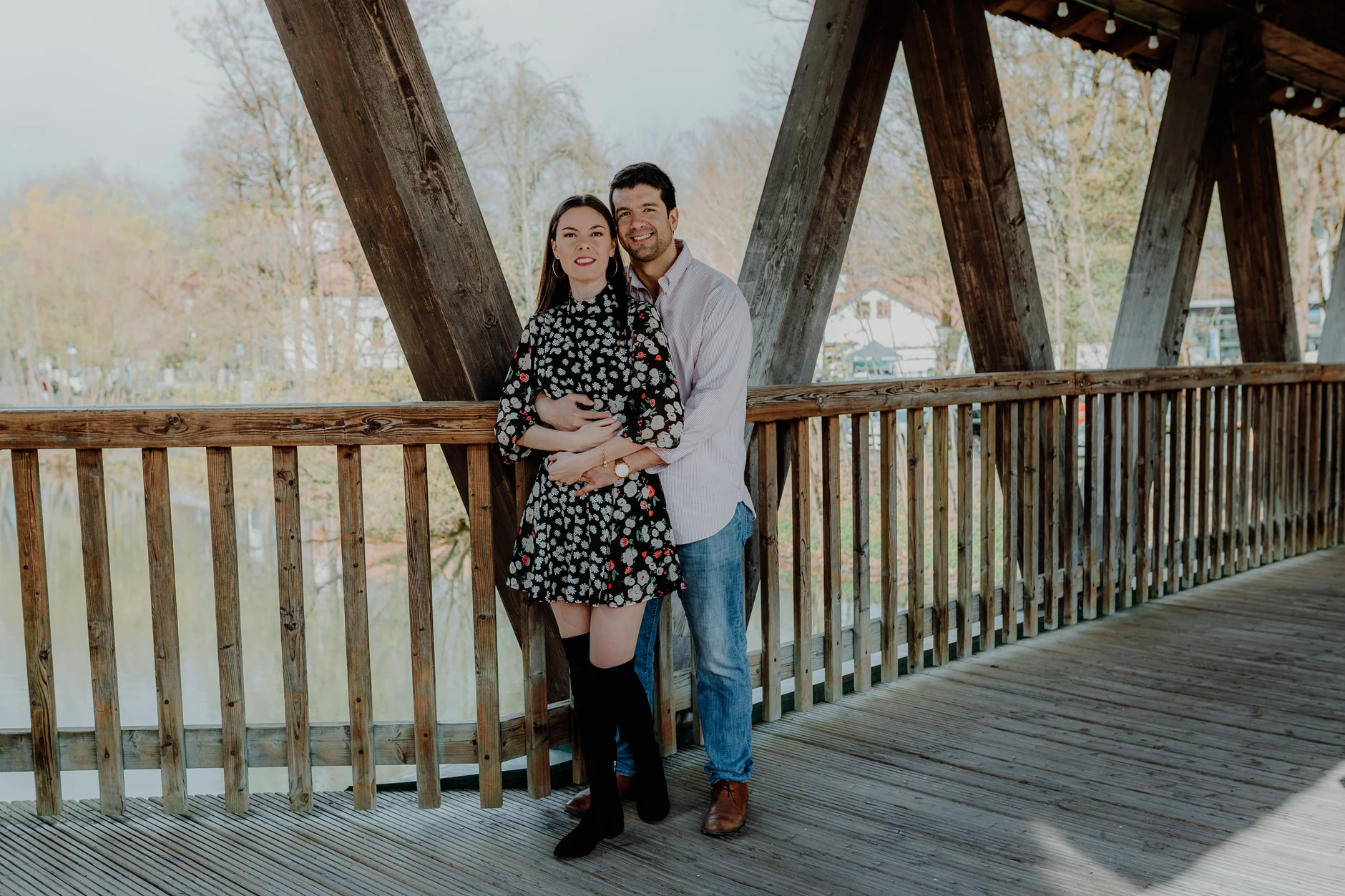 Woman leaning on the wooden railing of the pedestrian bridge