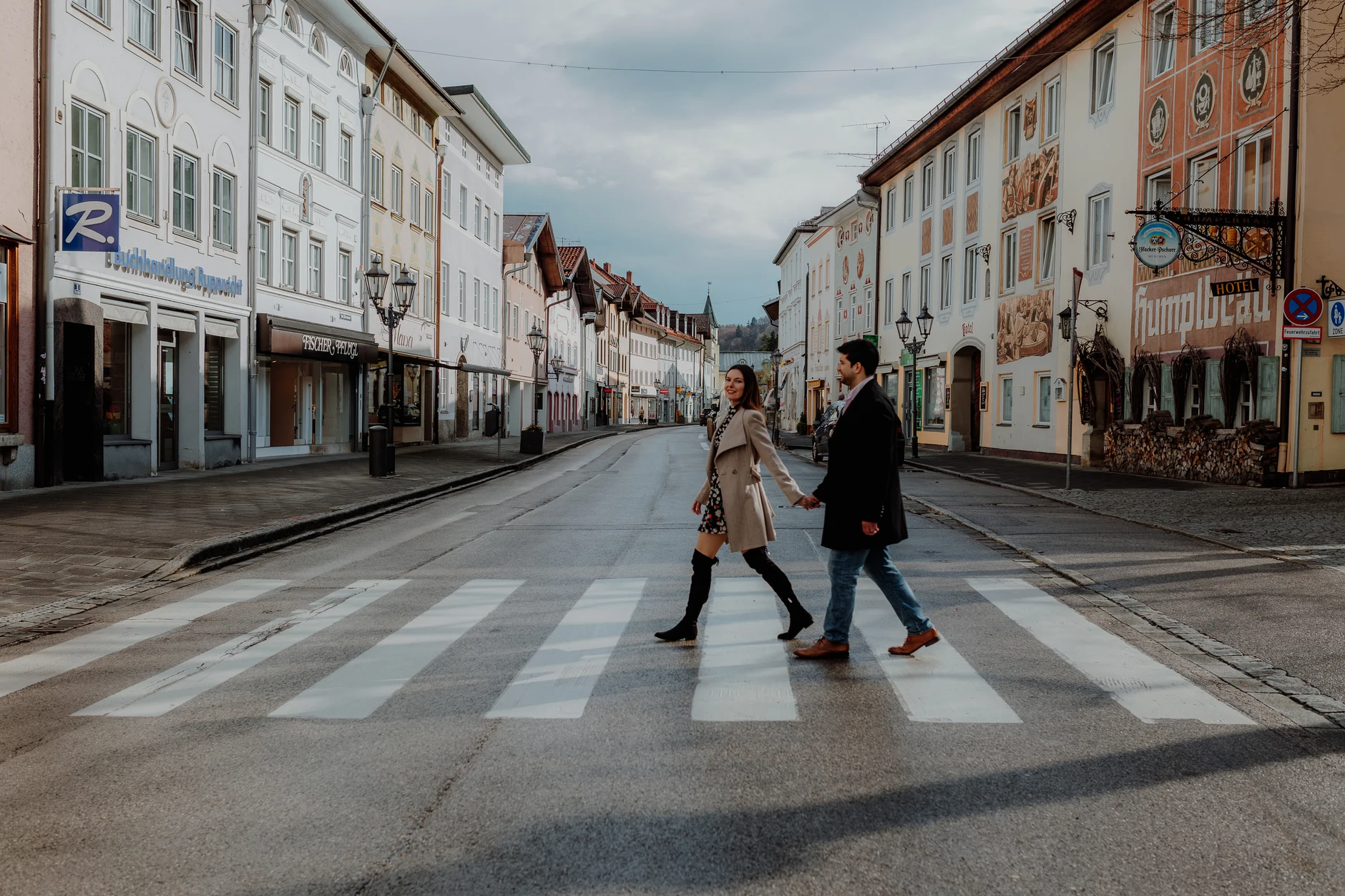 Couple crossing the street in Wolfratshausen old town