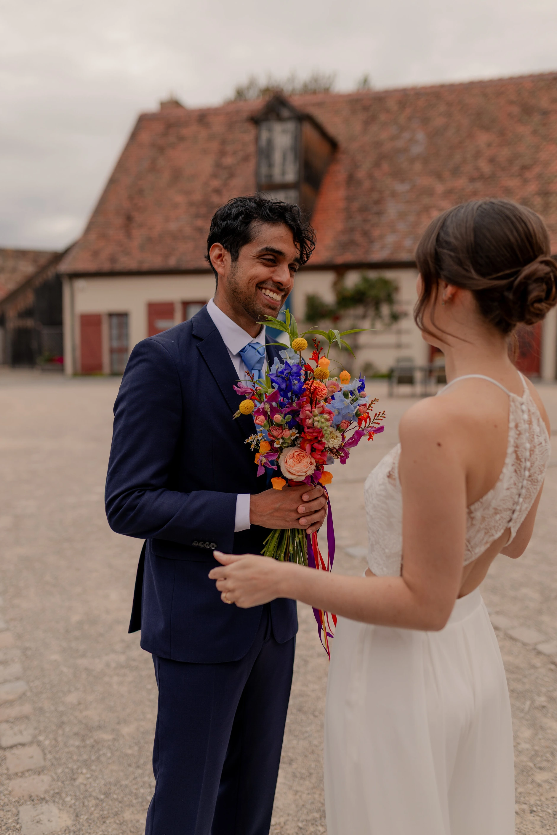 Wedding couple portrait – Selina and Manuel at Burg Abenberg castle, Bavaria