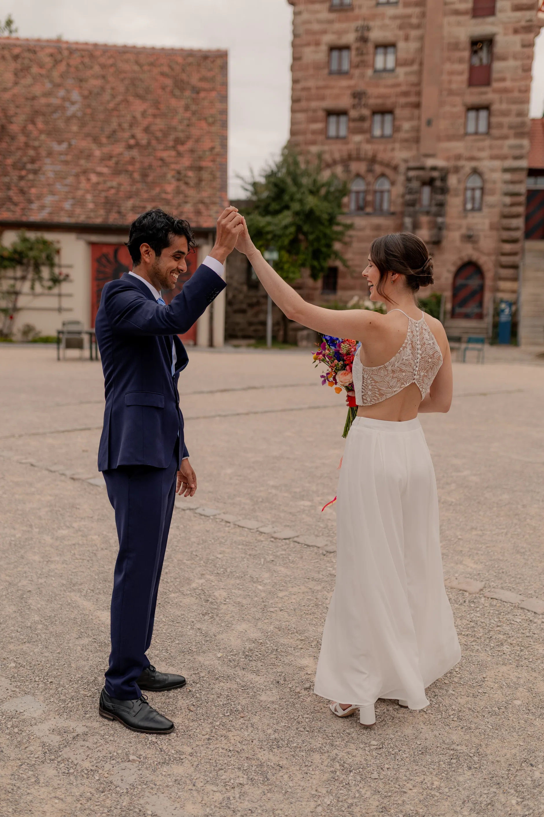 Wedding couple portrait – Selina and Manuel at Burg Abenberg castle, Bavaria