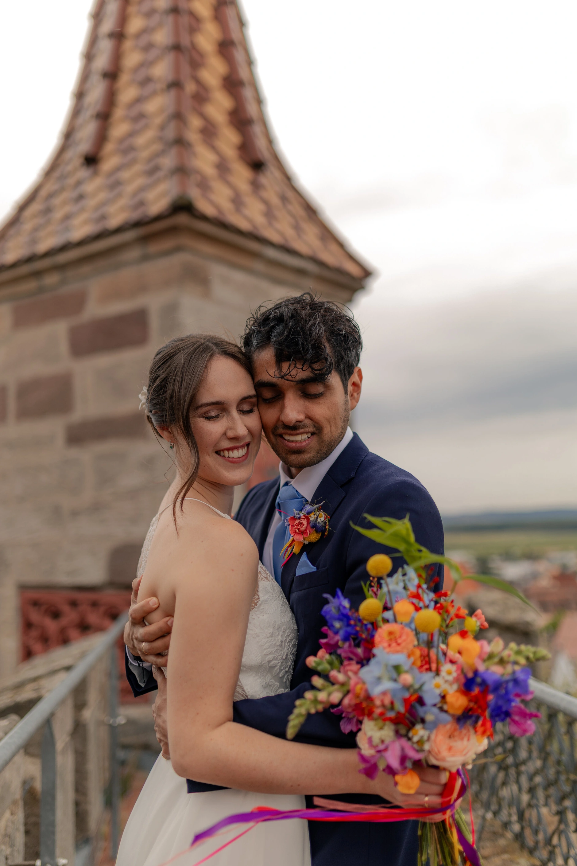 Wedding couple portrait – Selina and Manuel at Burg Abenberg castle, Bavaria