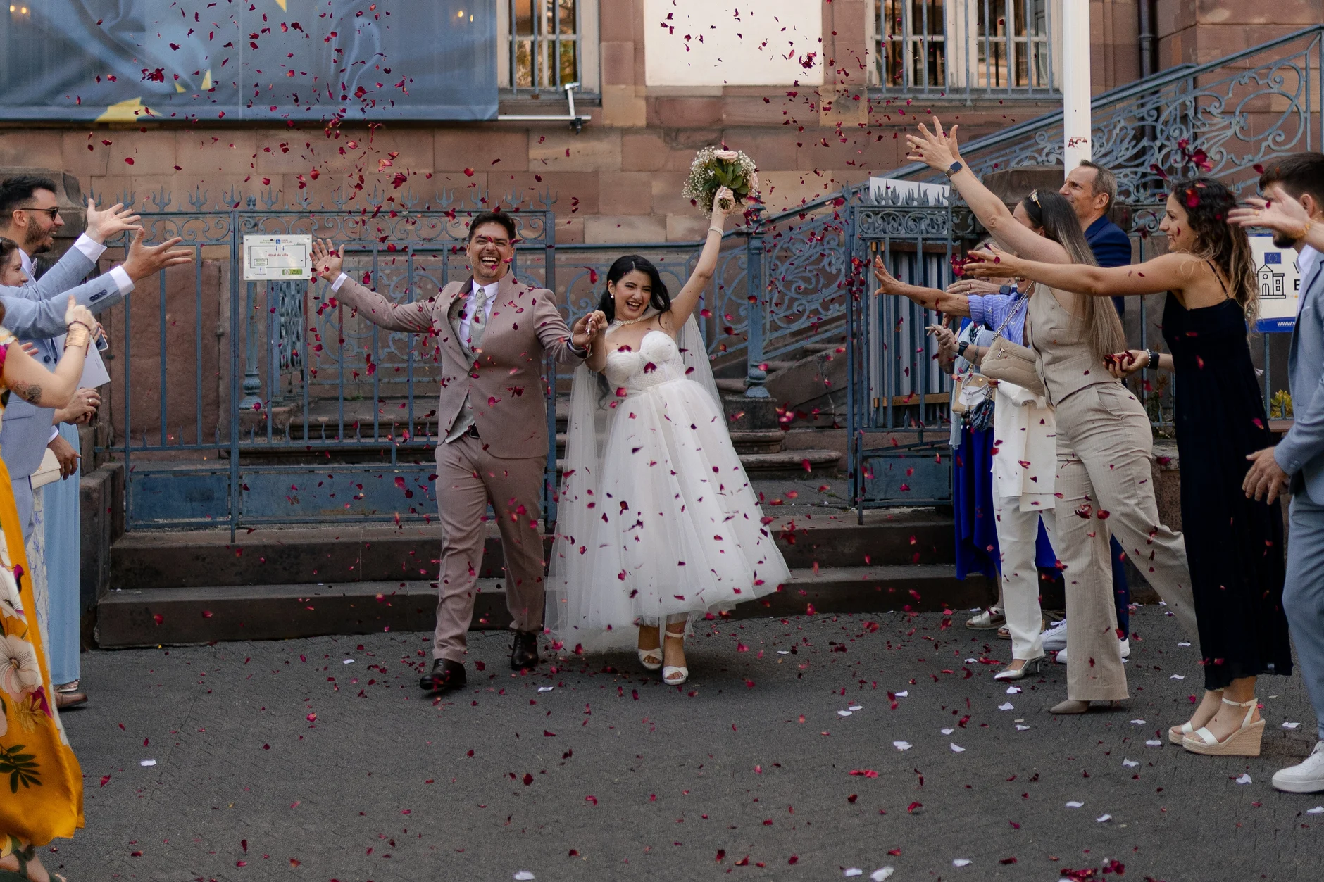 Emma and Julien – Wedding portraits in the old town of Strasbourg