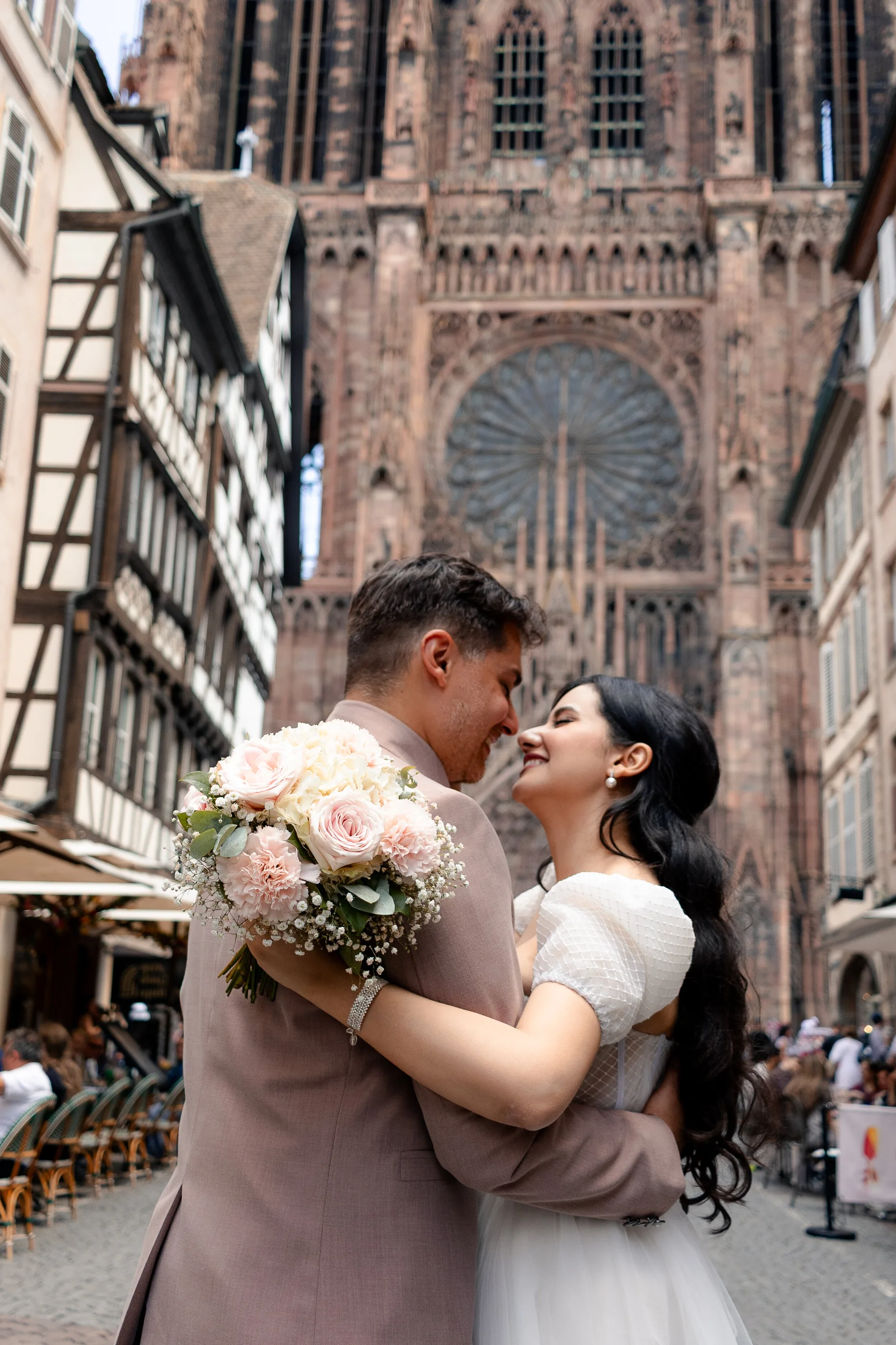 Emma and Julien – Wedding photos on the cobblestone streets of Strasbourg