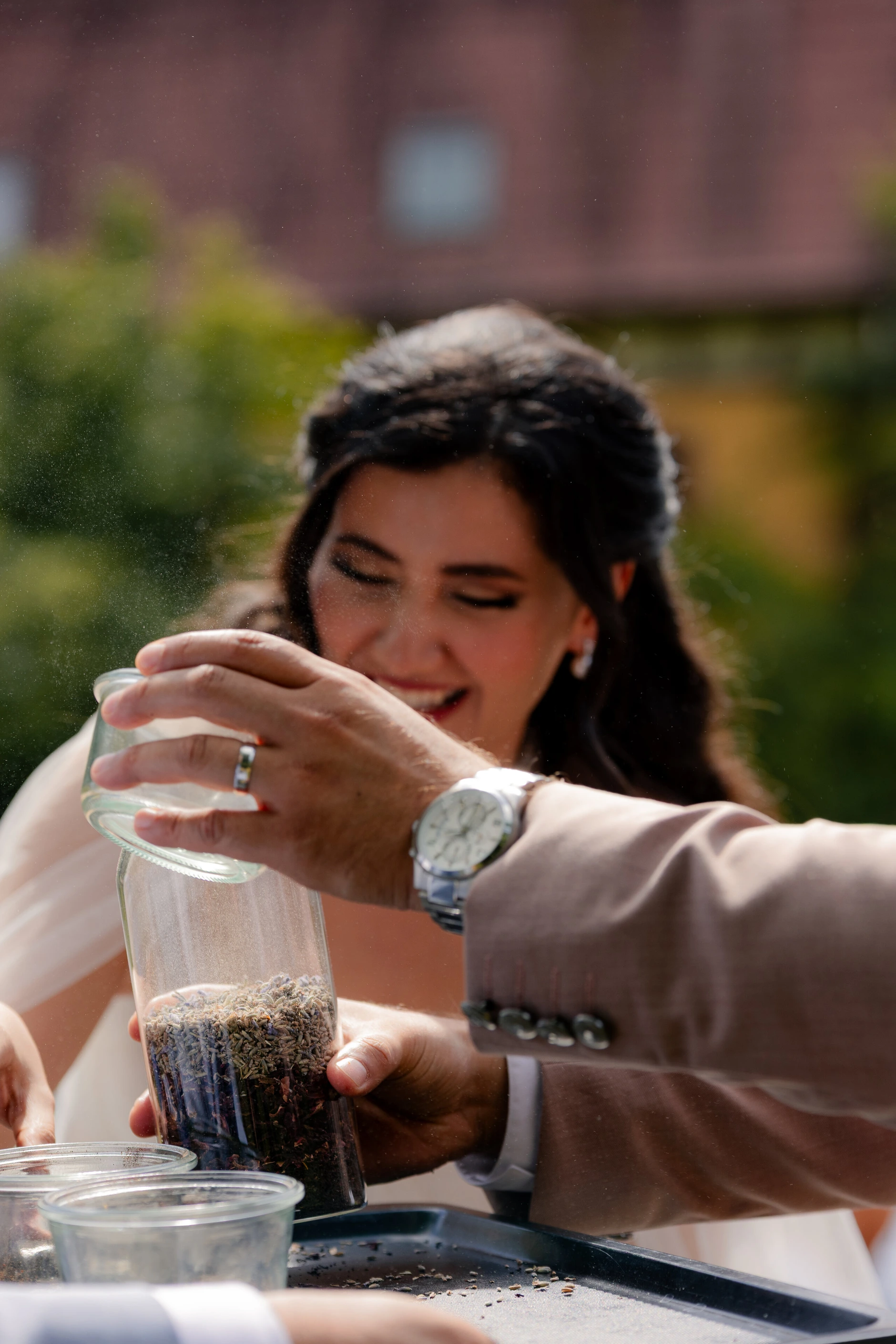 Emma and Julien – Walking in sunglasses in front of Strasbourg Cathedral