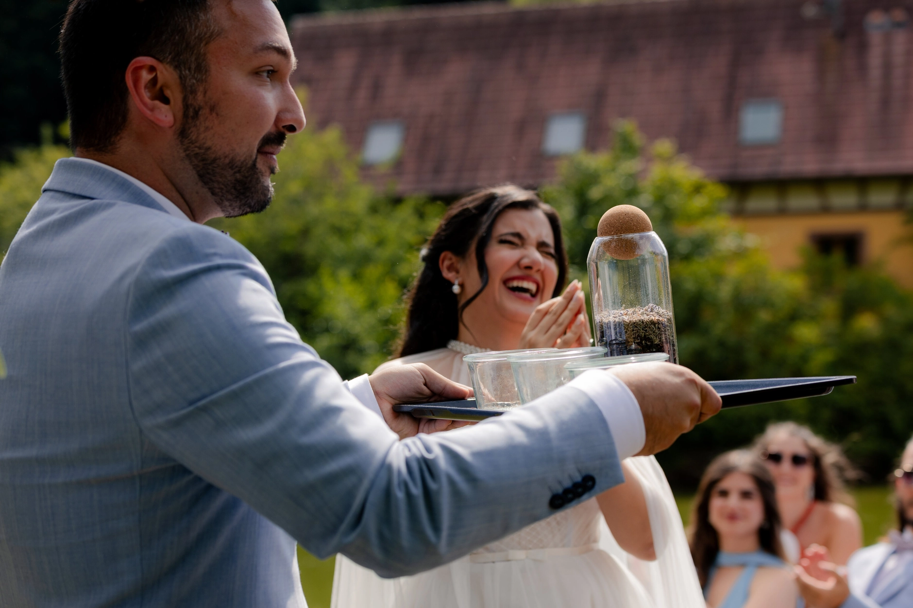 Emma and Julien – Smiling couple in sunglasses in the Strasbourg old town