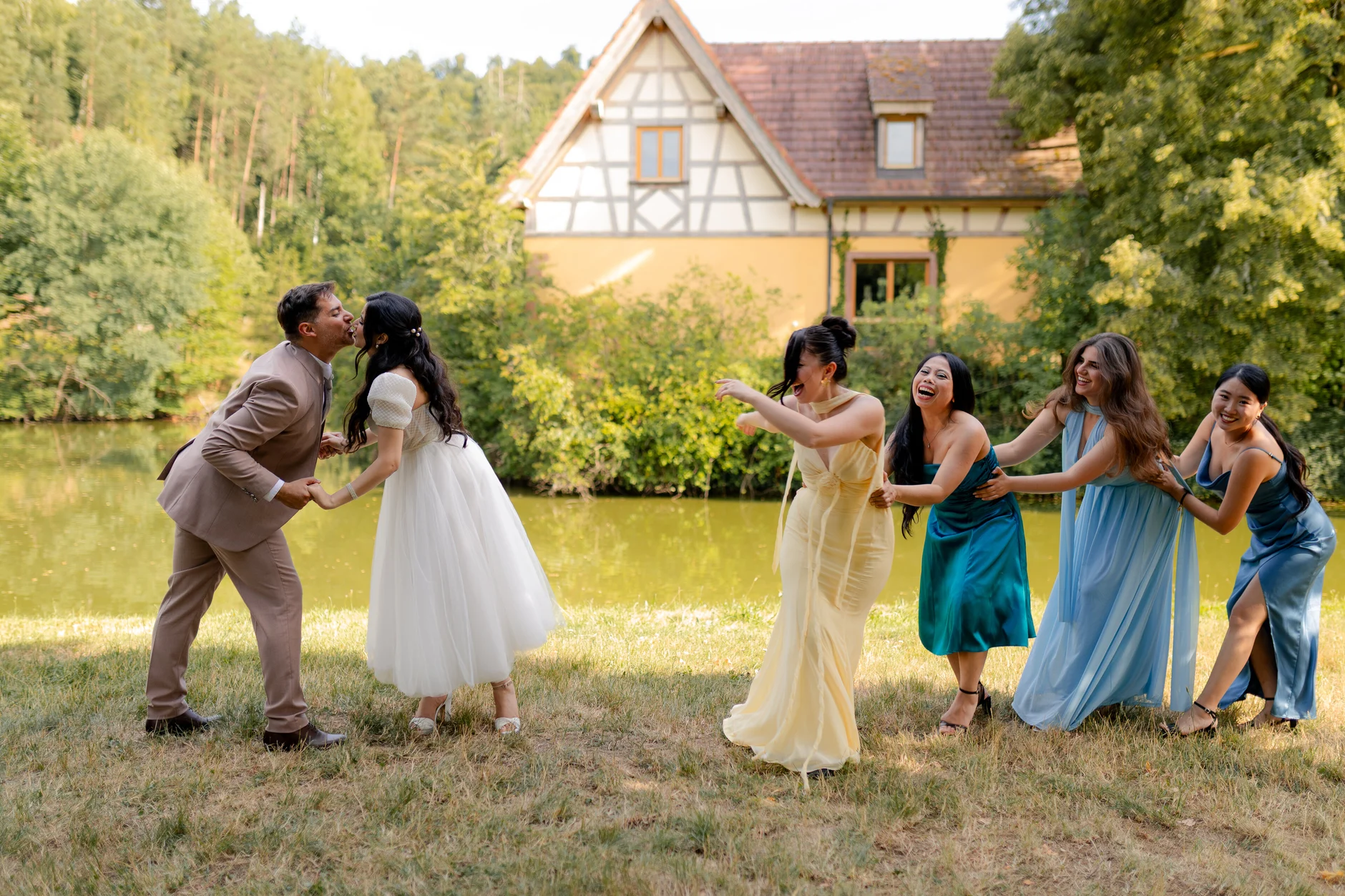 Emma and Julien – Wedding portraits in the Strasbourg old town