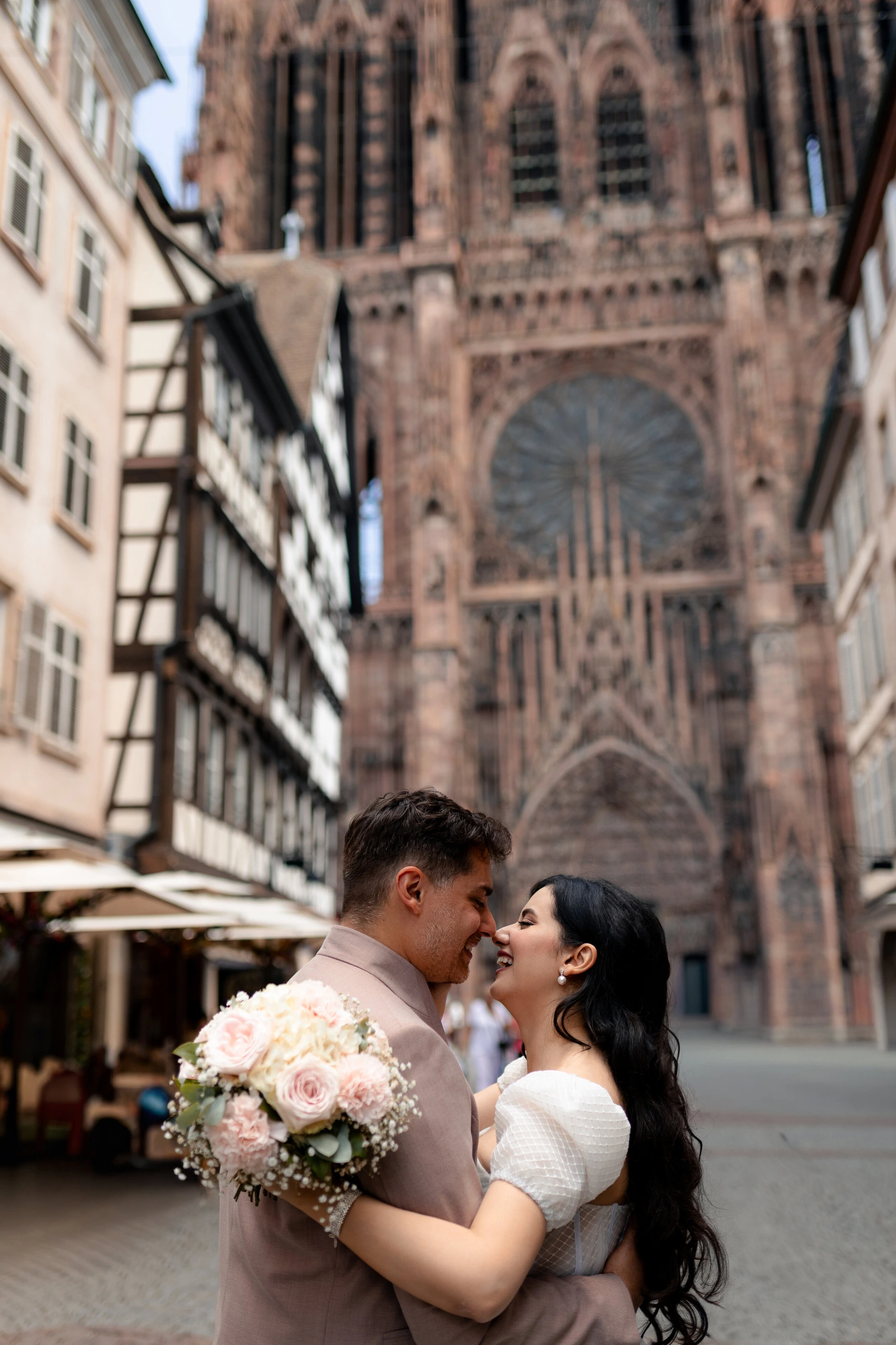 Emma and Julien – Wedding portraits in the Strasbourg old town