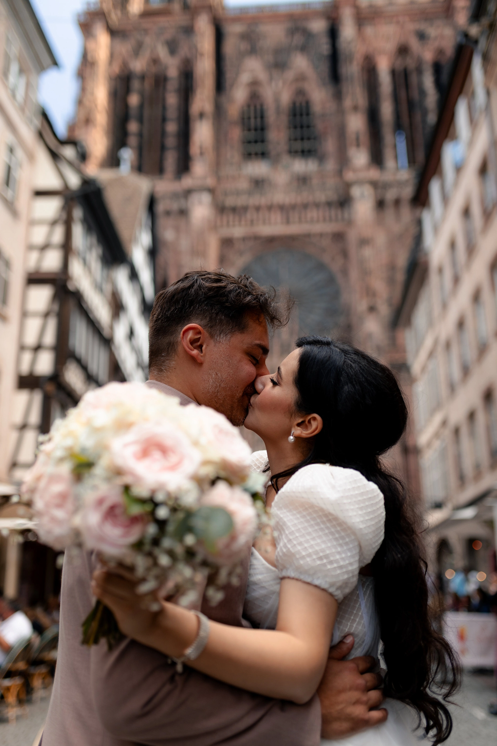Emma and Julien – Wedding portraits in the Strasbourg old town