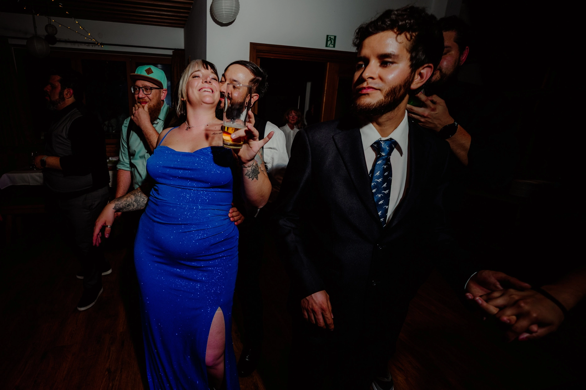 Haiko y Jocelyn – Sesión de retratos de boda en Gasthaus Bartl, Baviera