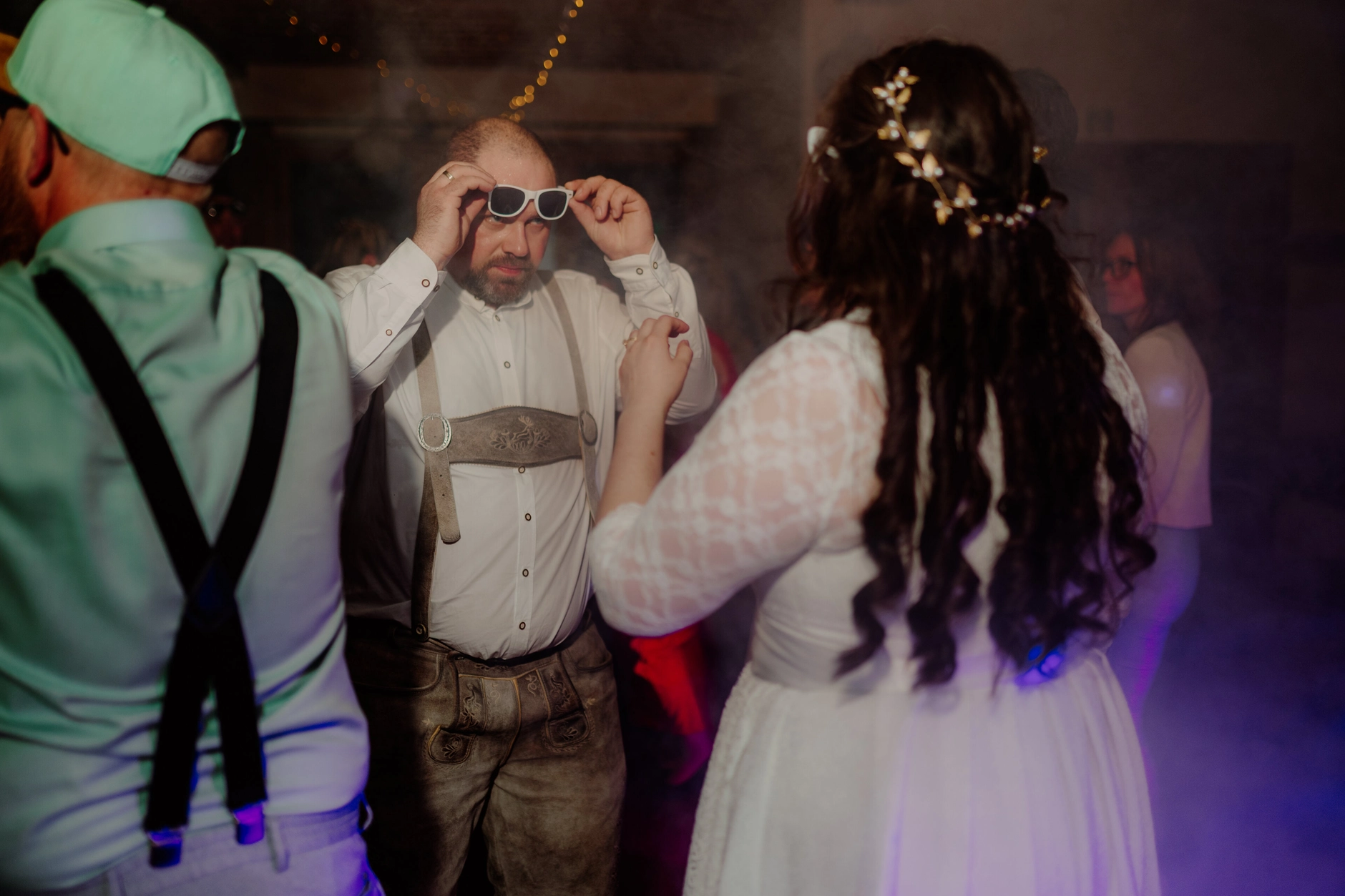 Haiko y Jocelyn – Sesión de retratos de boda en Gasthaus Bartl, Baviera