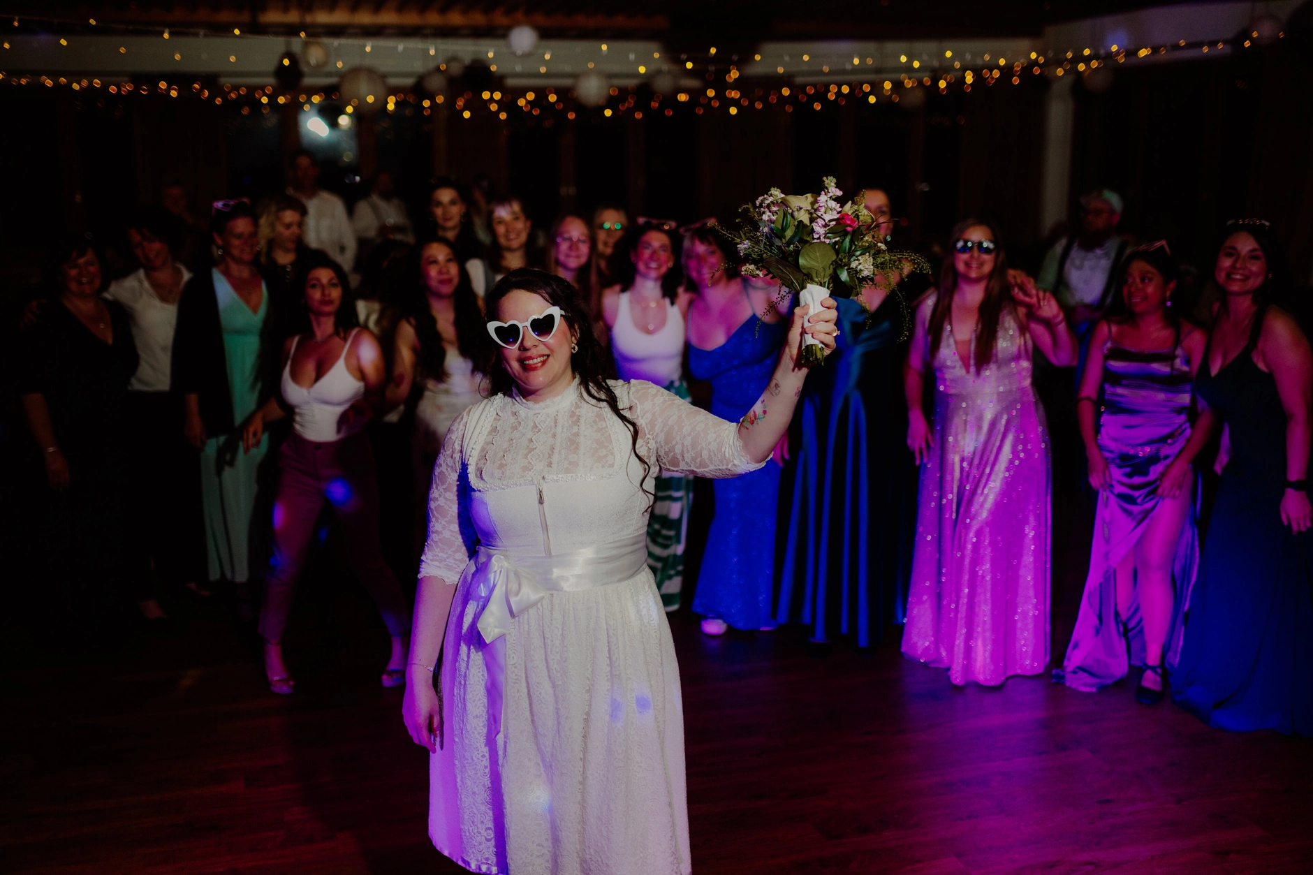 Haiko y Jocelyn – Sesión de retratos de boda en Gasthaus Bartl, Baviera