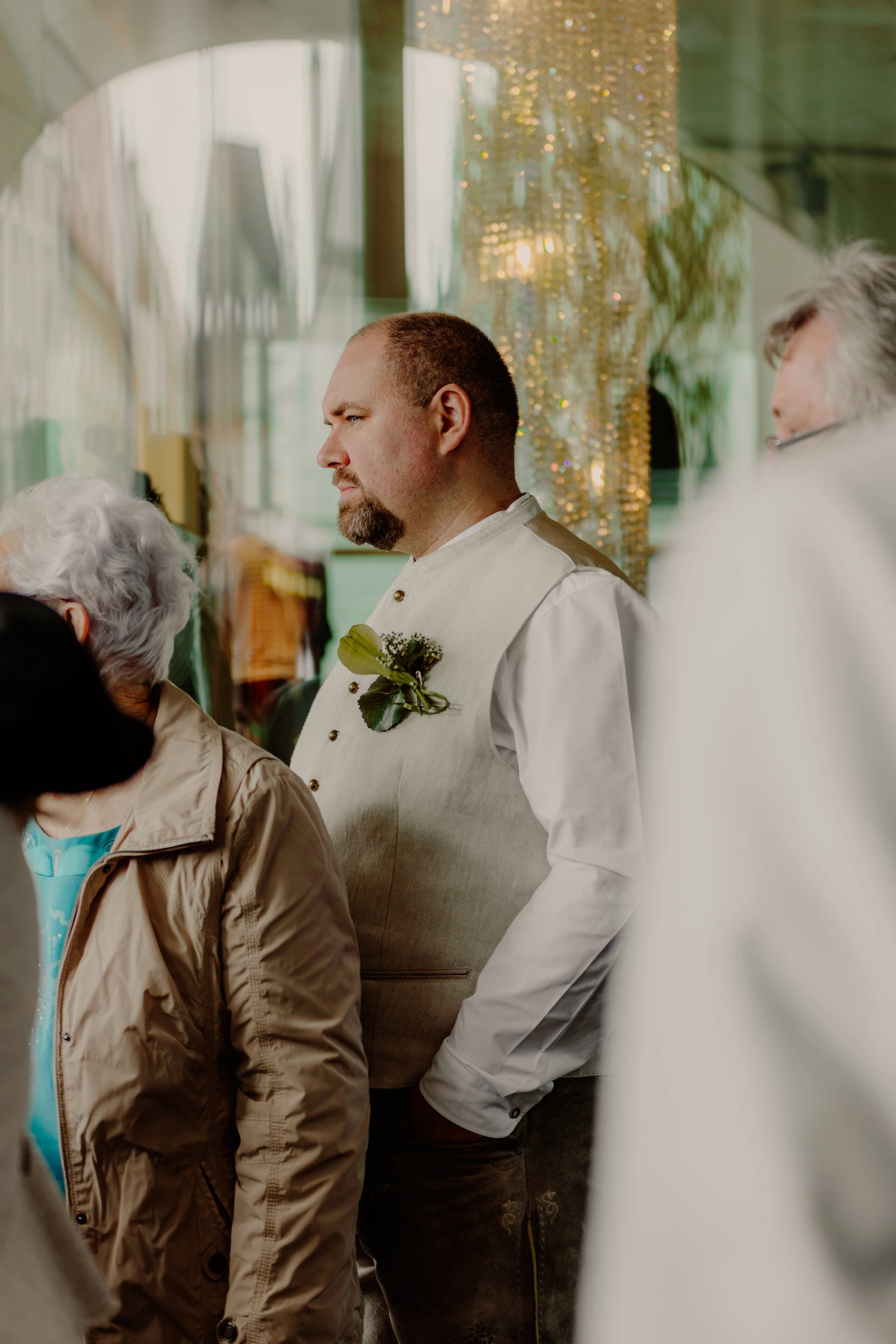 Haiko y Jocelyn – Sesión de retratos de boda en Gasthaus Bartl, Baviera