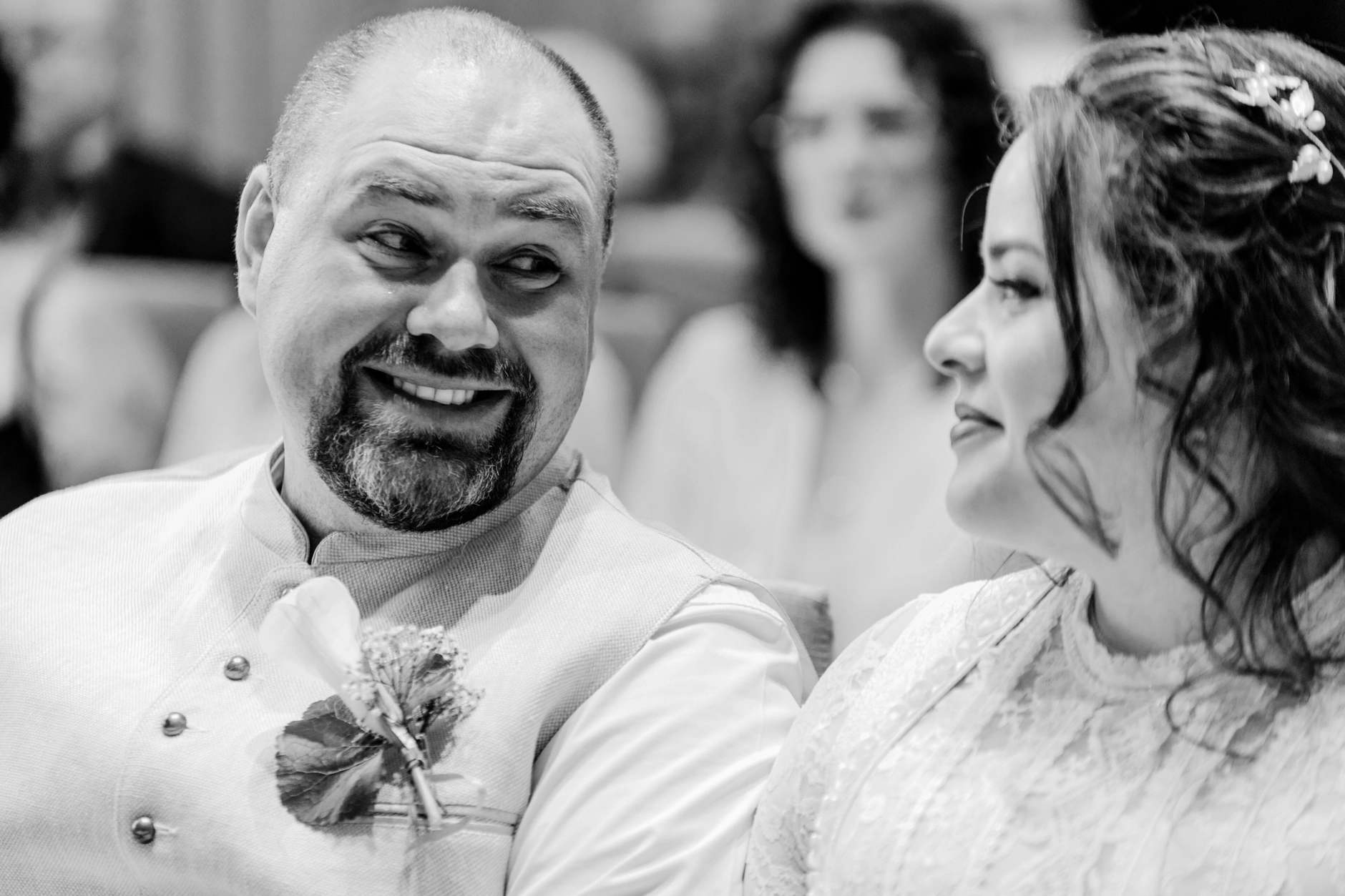 Haiko y Jocelyn – Sesión de retratos de boda en Gasthaus Bartl, Baviera