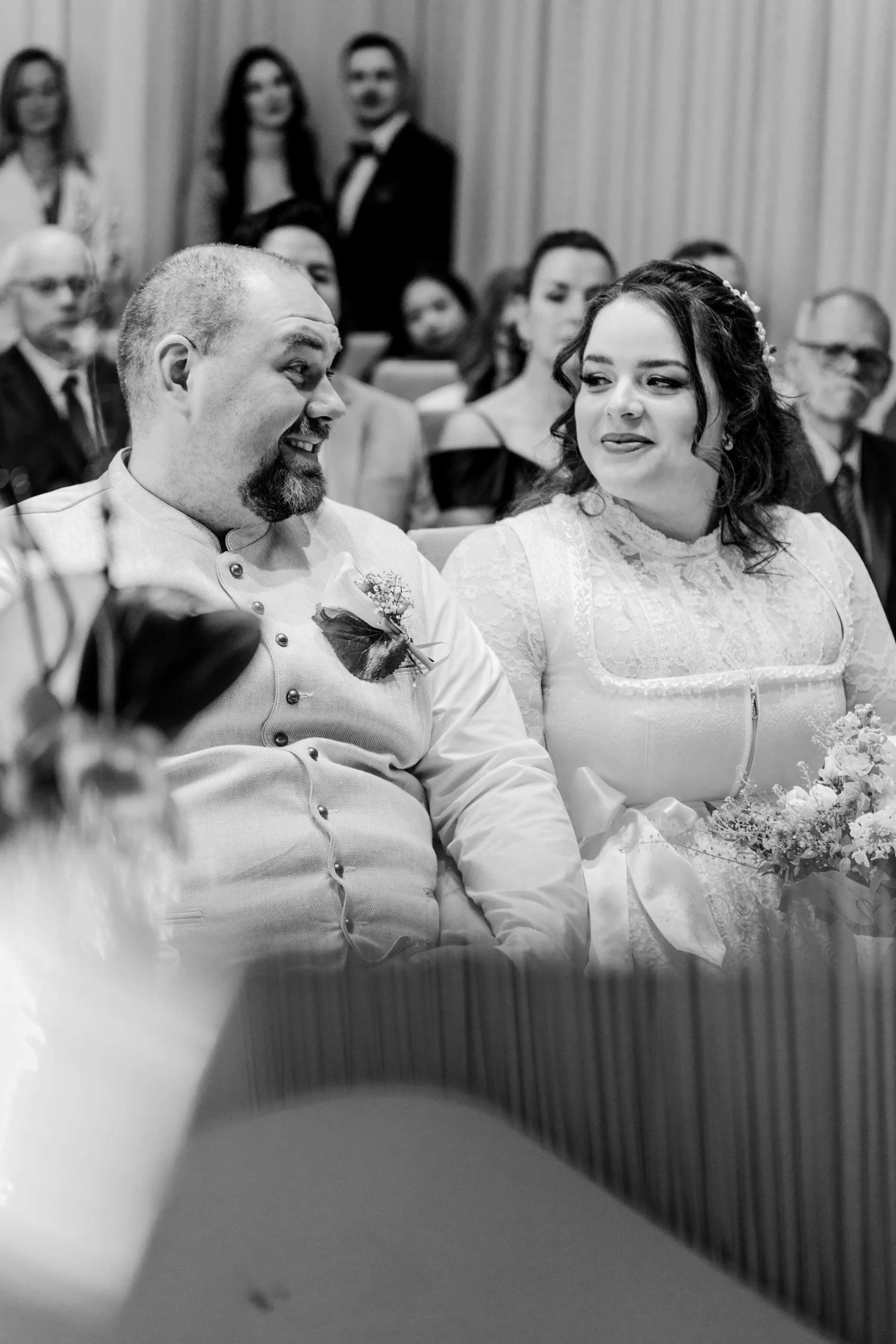 Haiko y Jocelyn – Sesión de retratos de boda en Gasthaus Bartl, Baviera