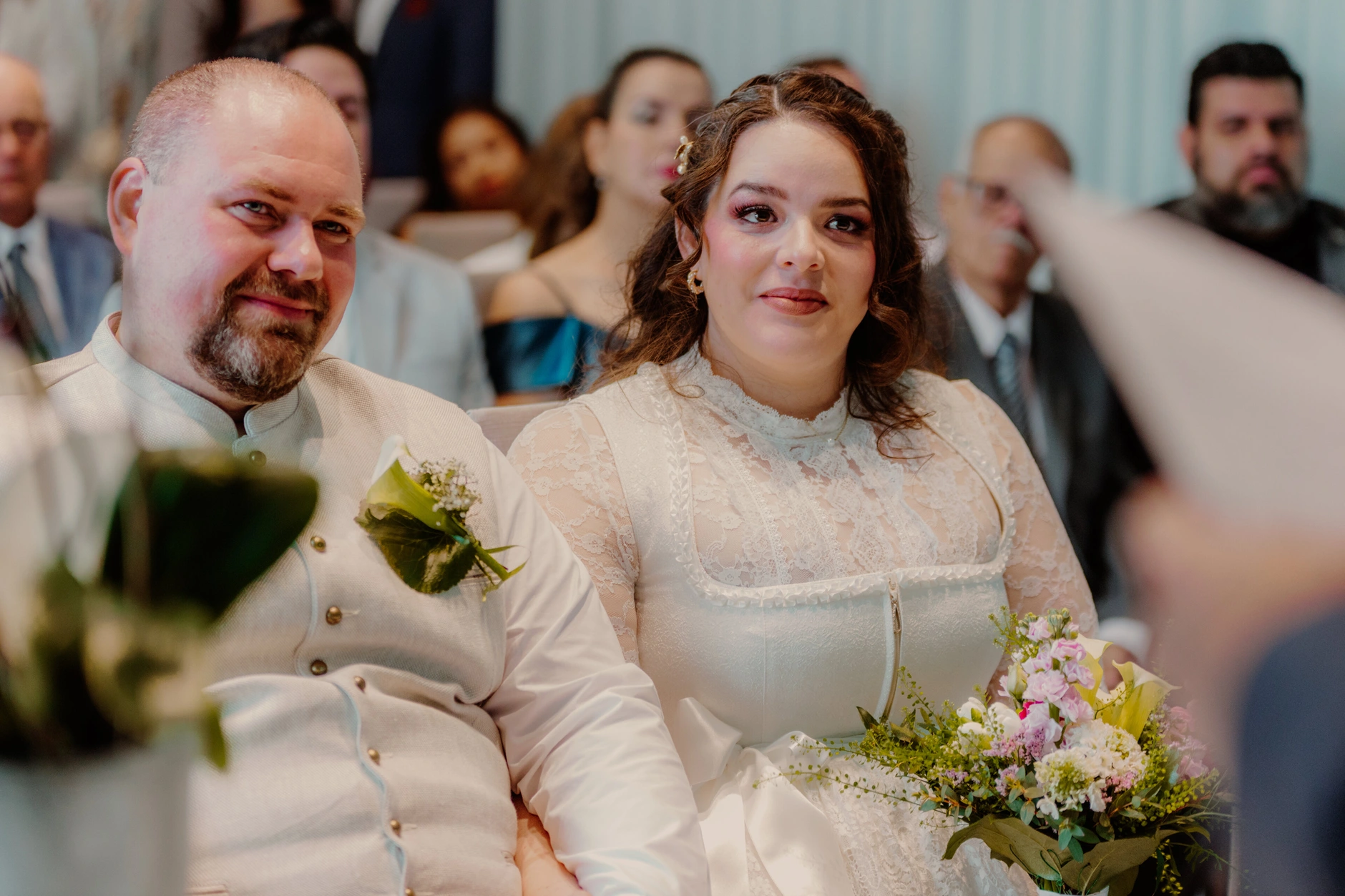 Haiko y Jocelyn – Sesión de retratos de boda en Gasthaus Bartl, Baviera