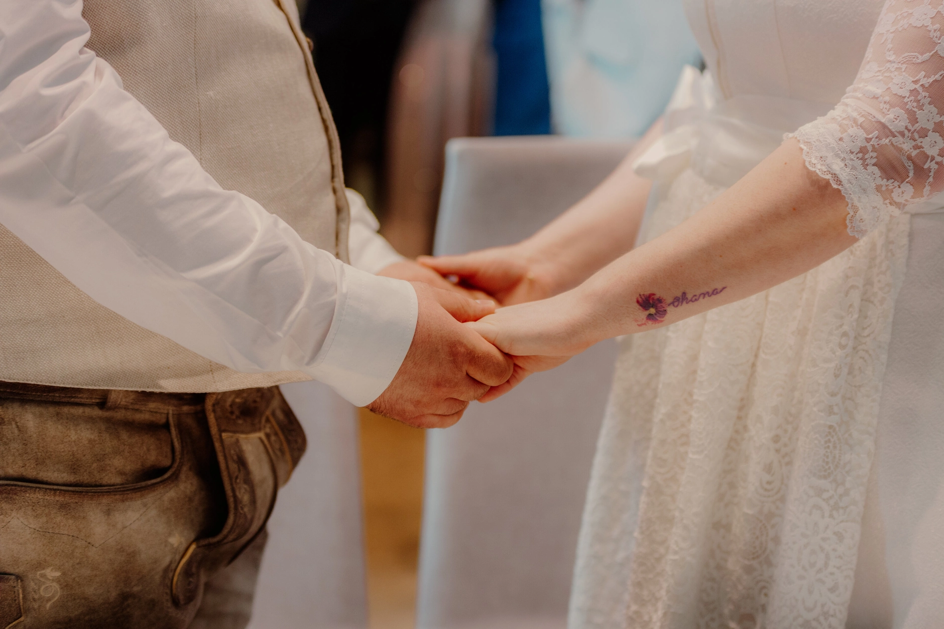 Haiko y Jocelyn – Sesión de retratos de boda en Gasthaus Bartl, Baviera