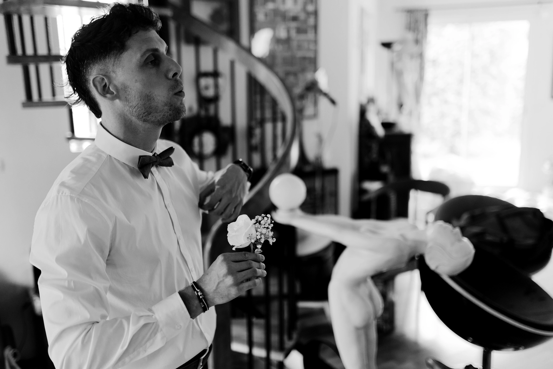 La novia Deus portrait in sunlight al aire libre – wedding photography Île-de-Francia Francia