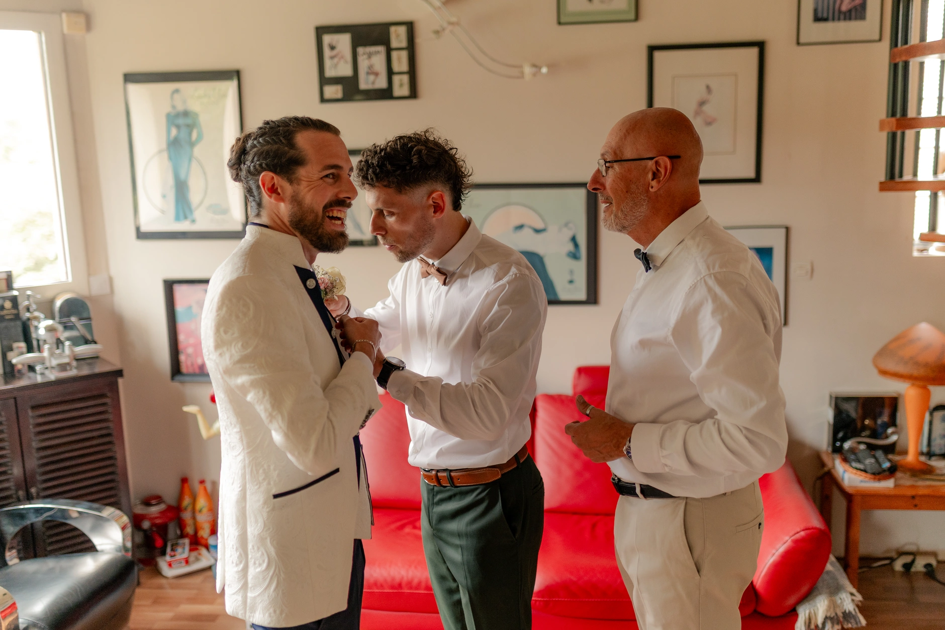 La novia Deus with flower crown, jardín portrait – fotografía de boda Milly-la-Forêt