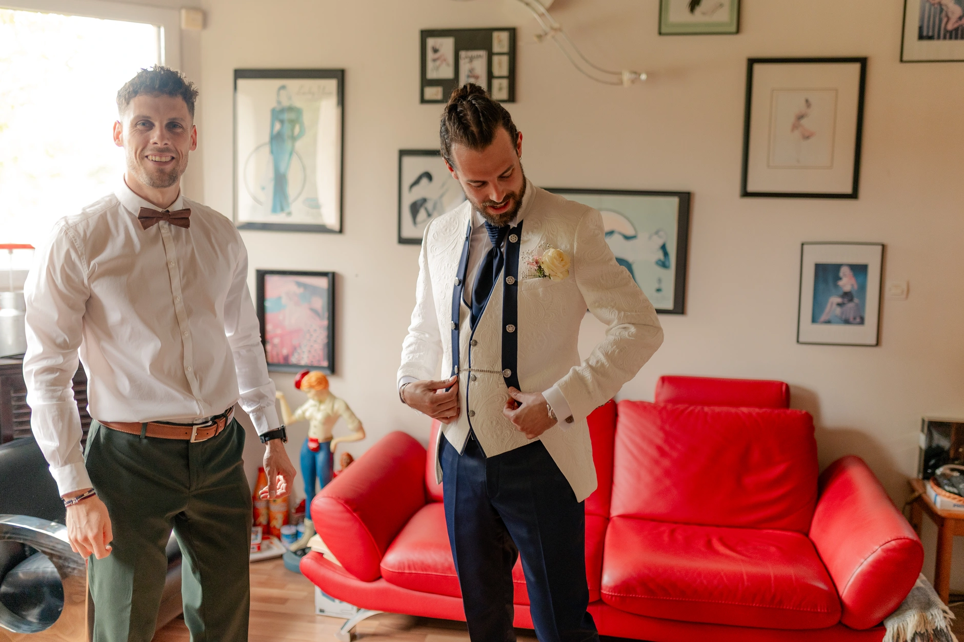 Retrato de pareja in dappled afternoon light – fotografía de boda Francia