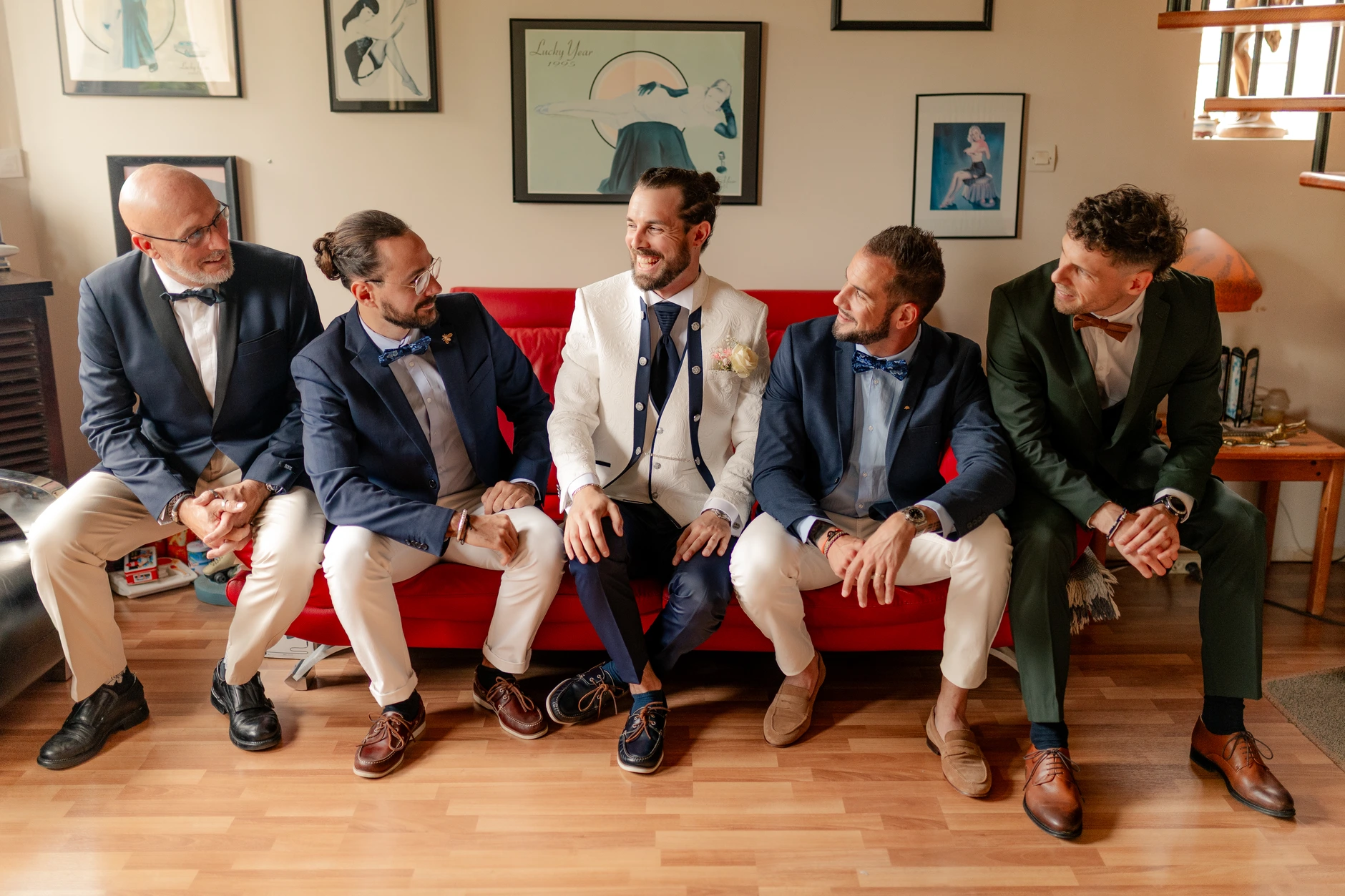 Romantic outdoor portrait of Deus y Romain – boda Milly-la-Forêt Francia