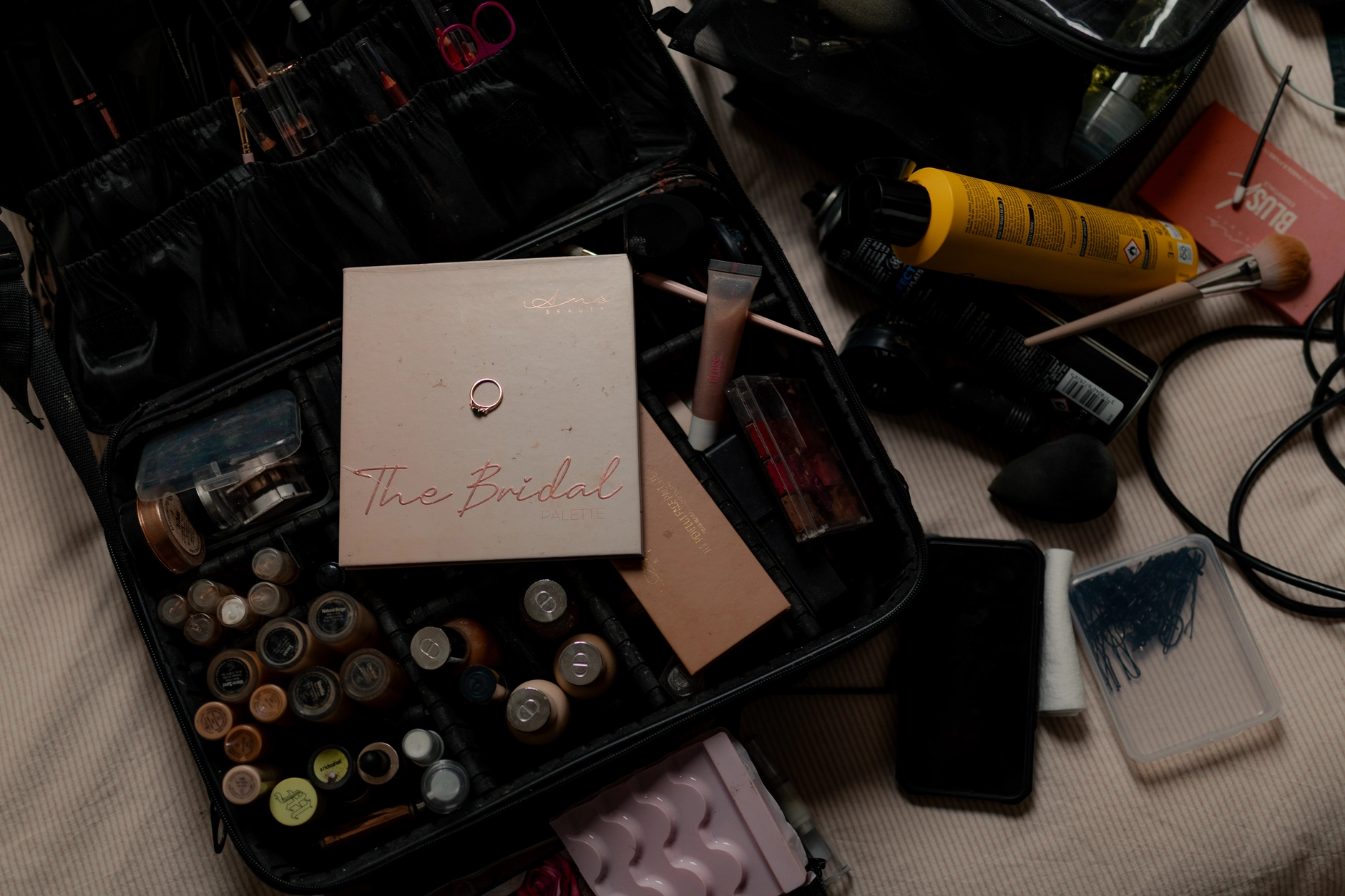 La novia Deus throwing ramo – ramo toss boda Milly-la-Forêt Francia