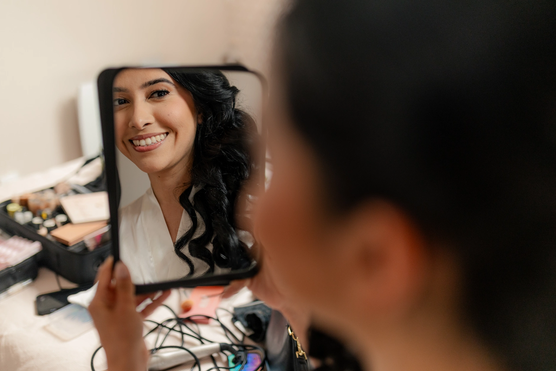 Guest catching bridal ramo – wedding celebration Francia