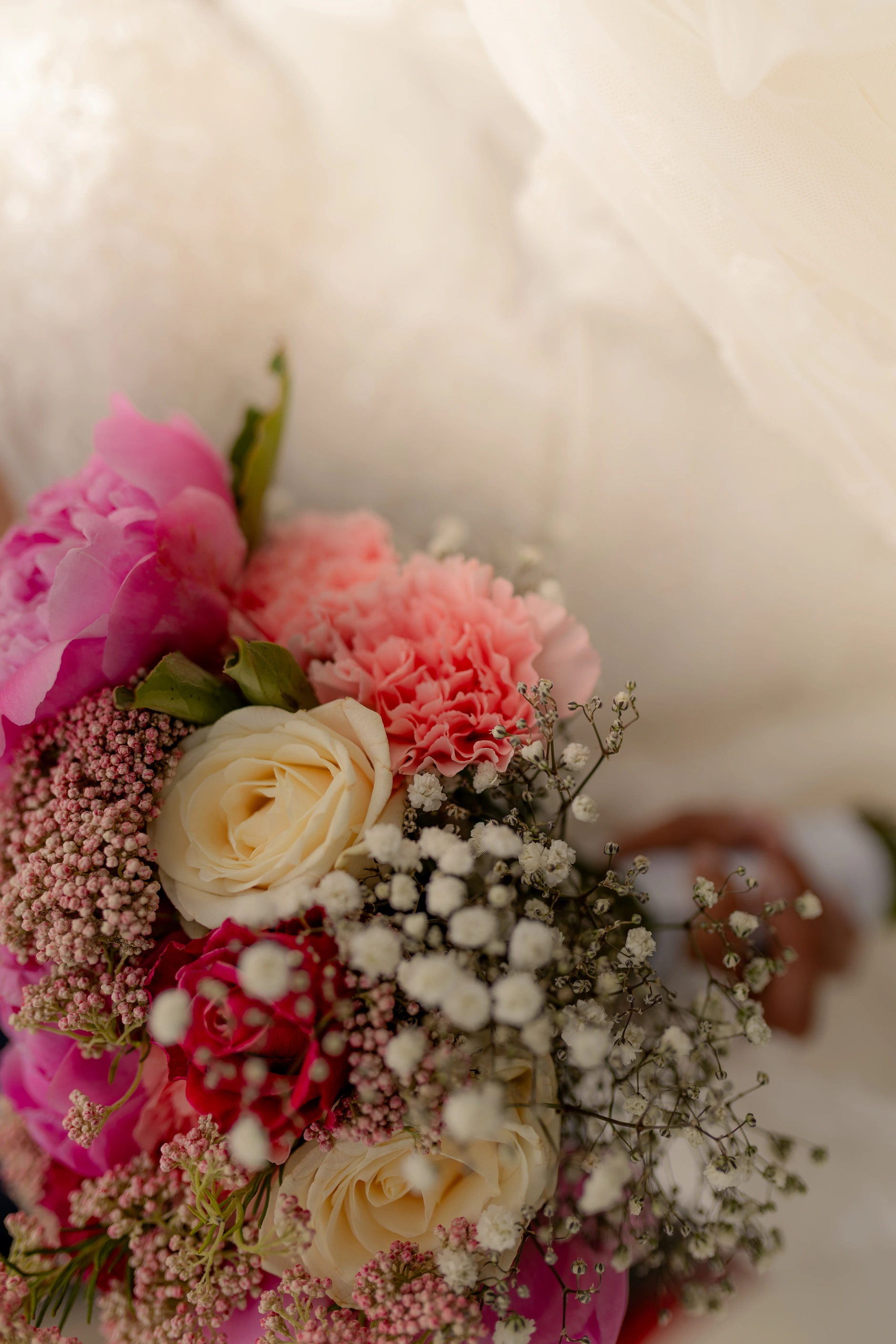 Primer baile al aire libre under trees – fotografía de boda Francia