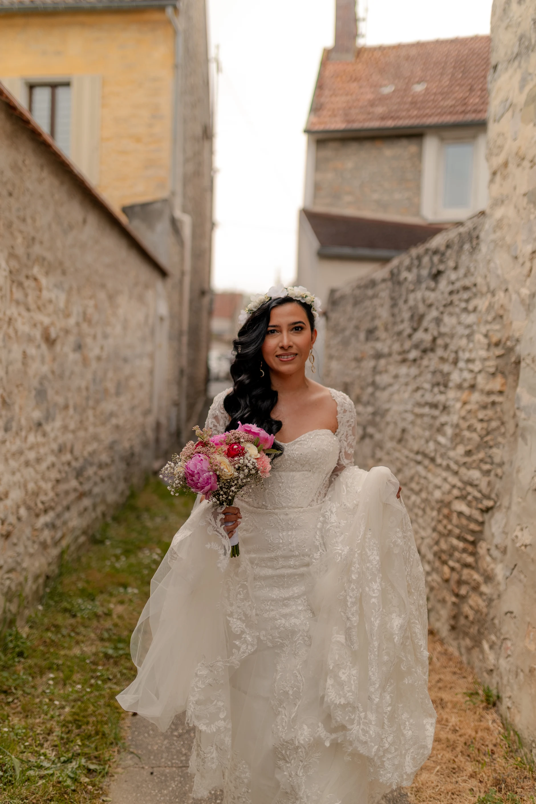 Outdoor recepción celebration scene – Deus y Romain boda Milly-la-Forêt