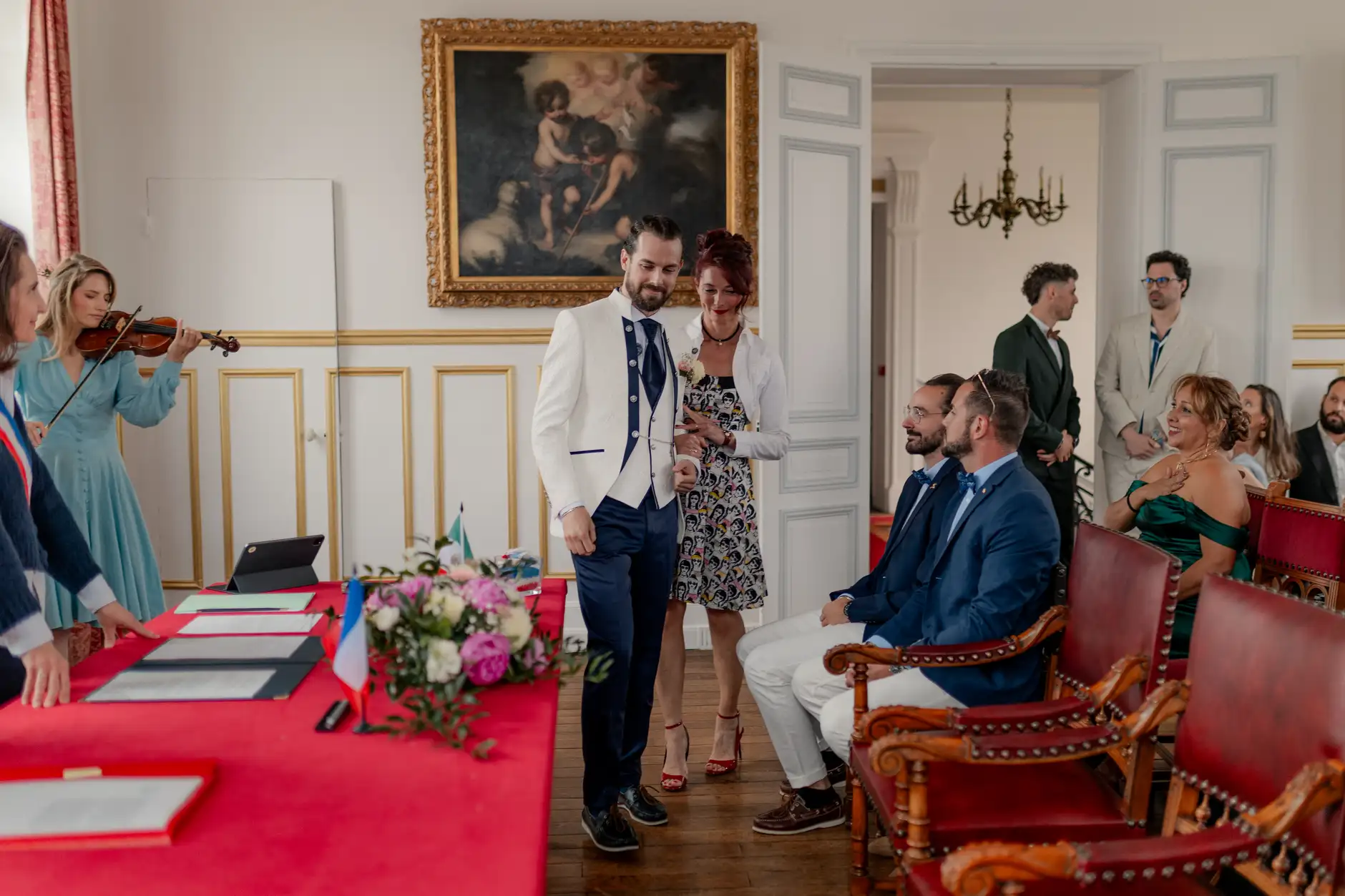 Invitados bailando and celebrating al aire libre – Deus y Romain boda Francia