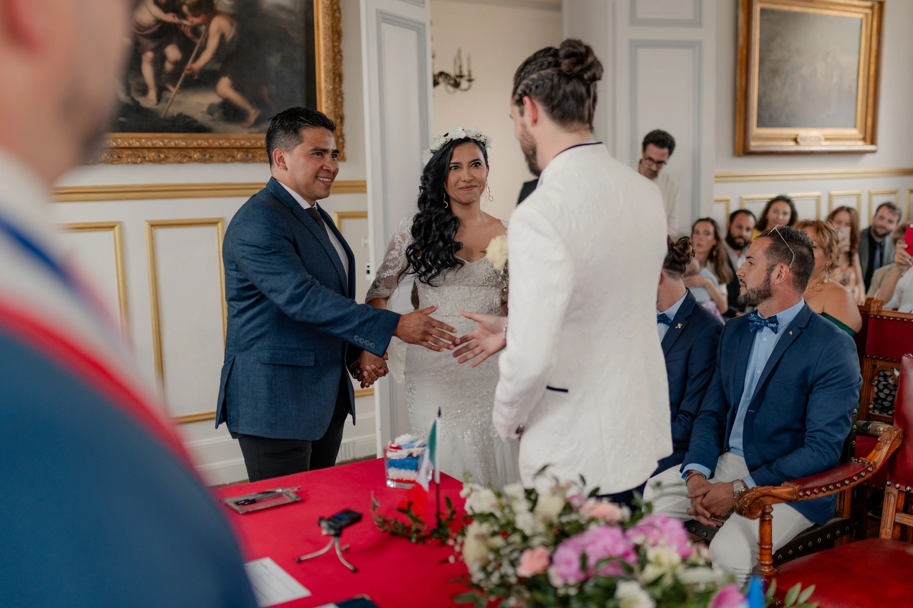 Outdoor recepción festivities, invitados celebrating – fotografía de boda Francia