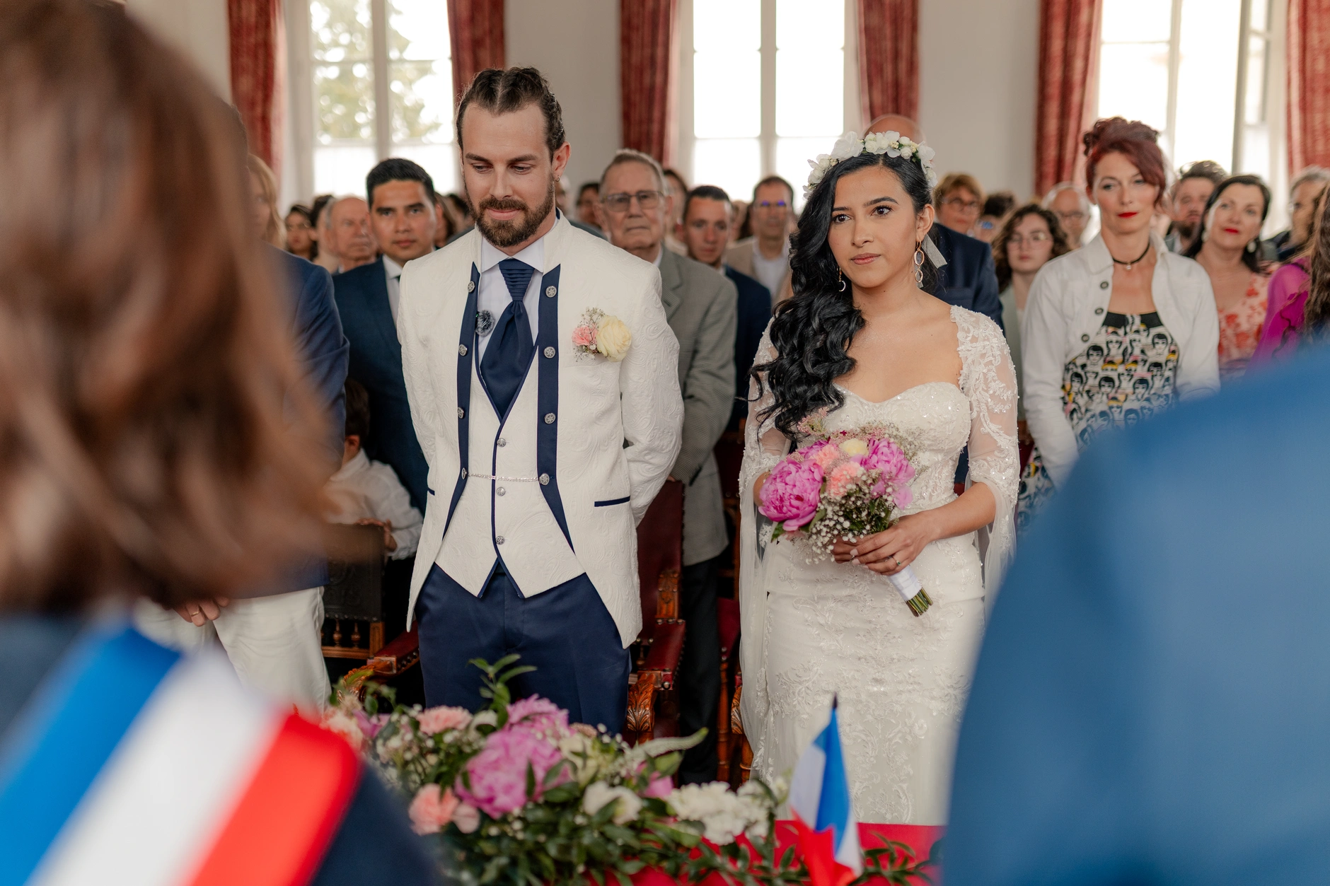 Guest candid portrait at outdoor recepción – fotografía de boda Francia