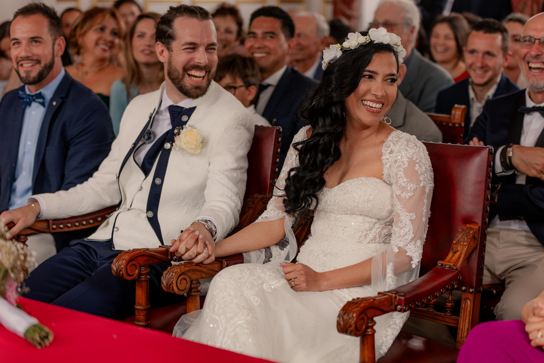 Indoor preparándose scene, full room view – fotografía de boda Francia