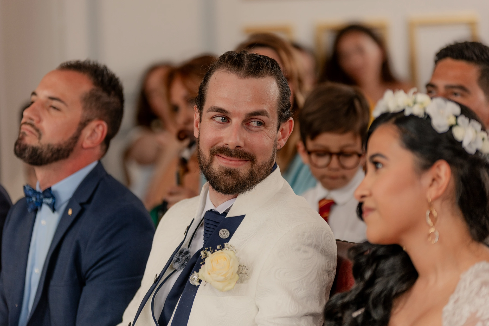 Indoor bailando at recepción – Deus y Romain boda Francia
