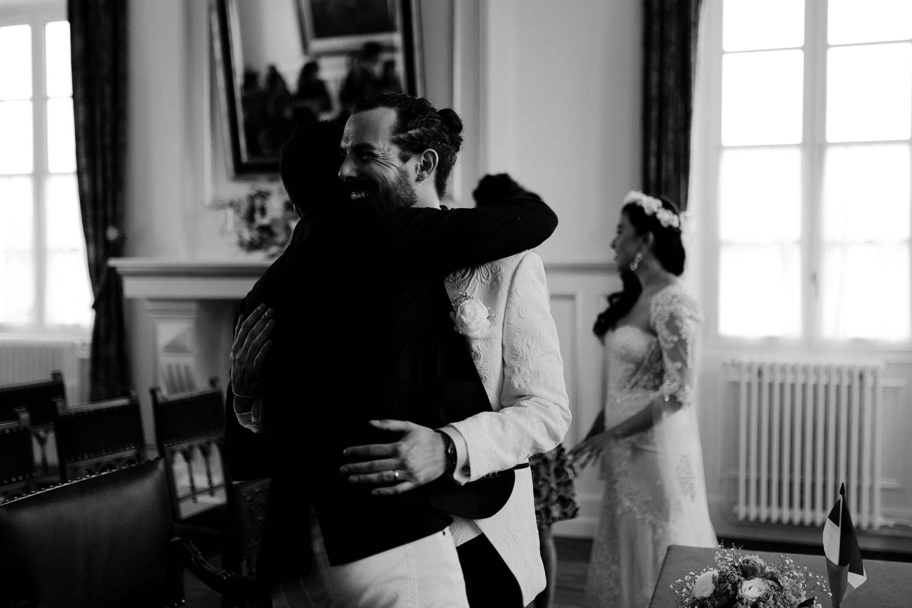 Indoor recepción scene, candid – fotografía de boda Milly-la-Forêt