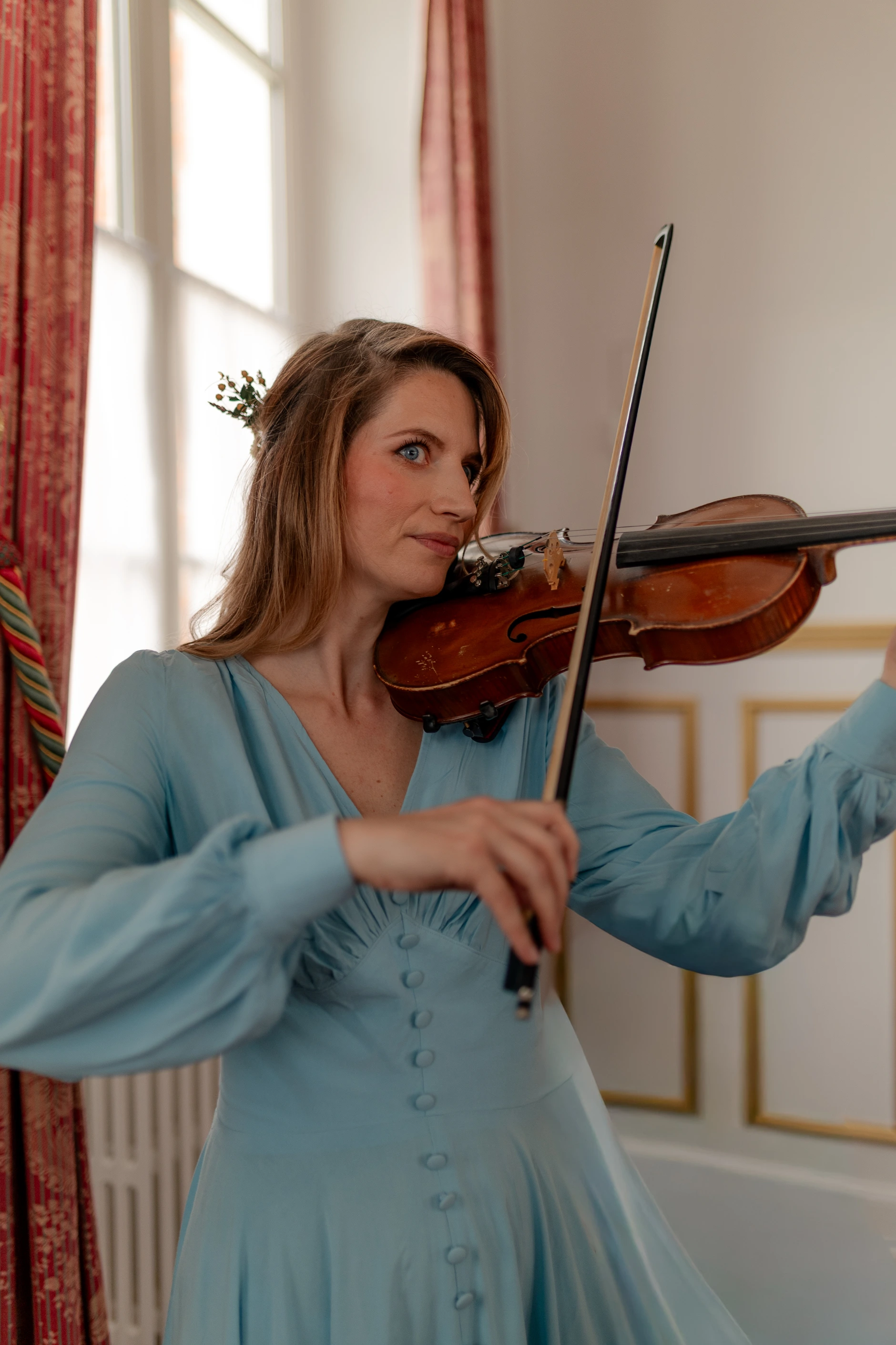 Indoor recepción, invitados celebrating – fotografía de boda Francia