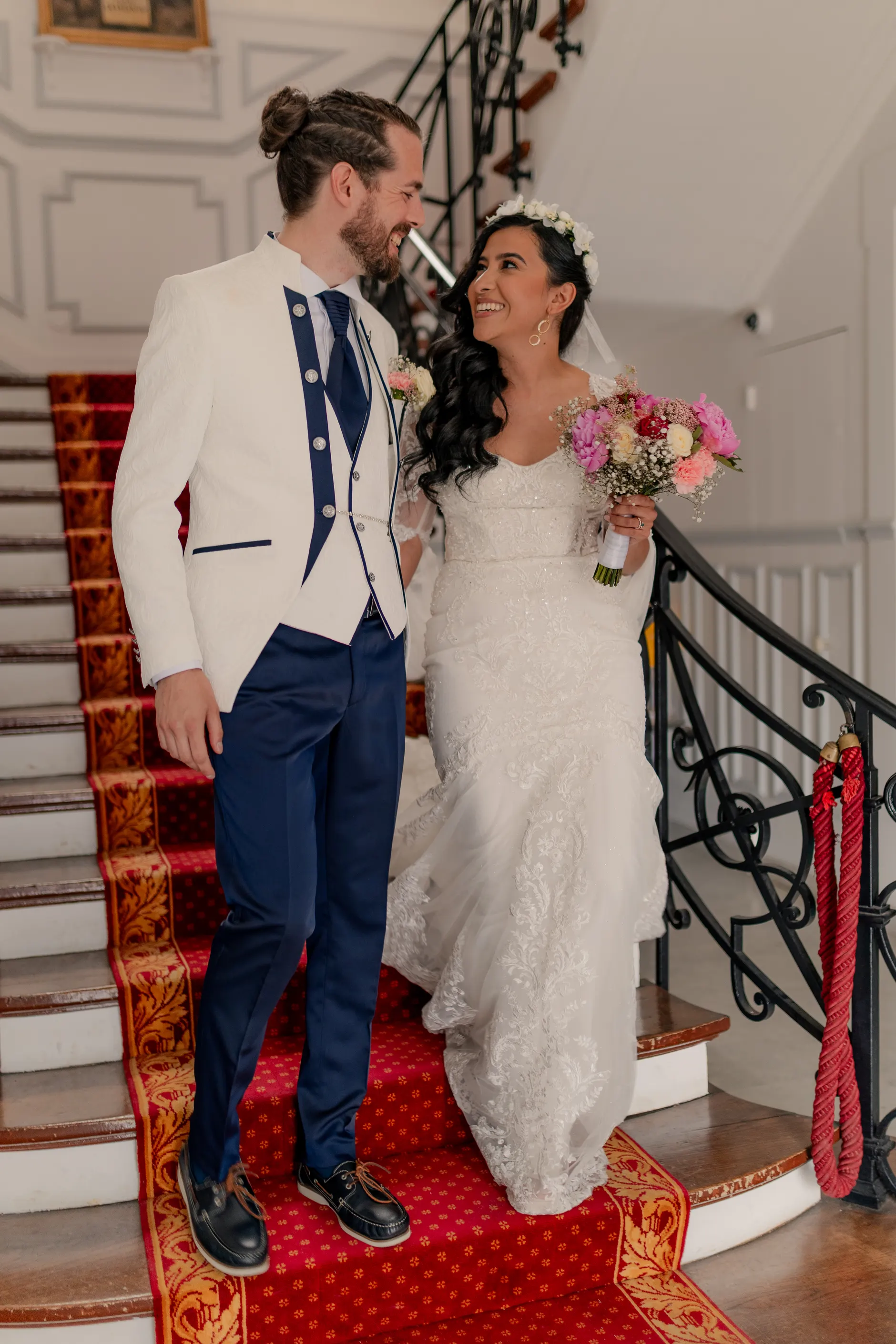 Indoor recepción moment – Deus y Romain boda Francia