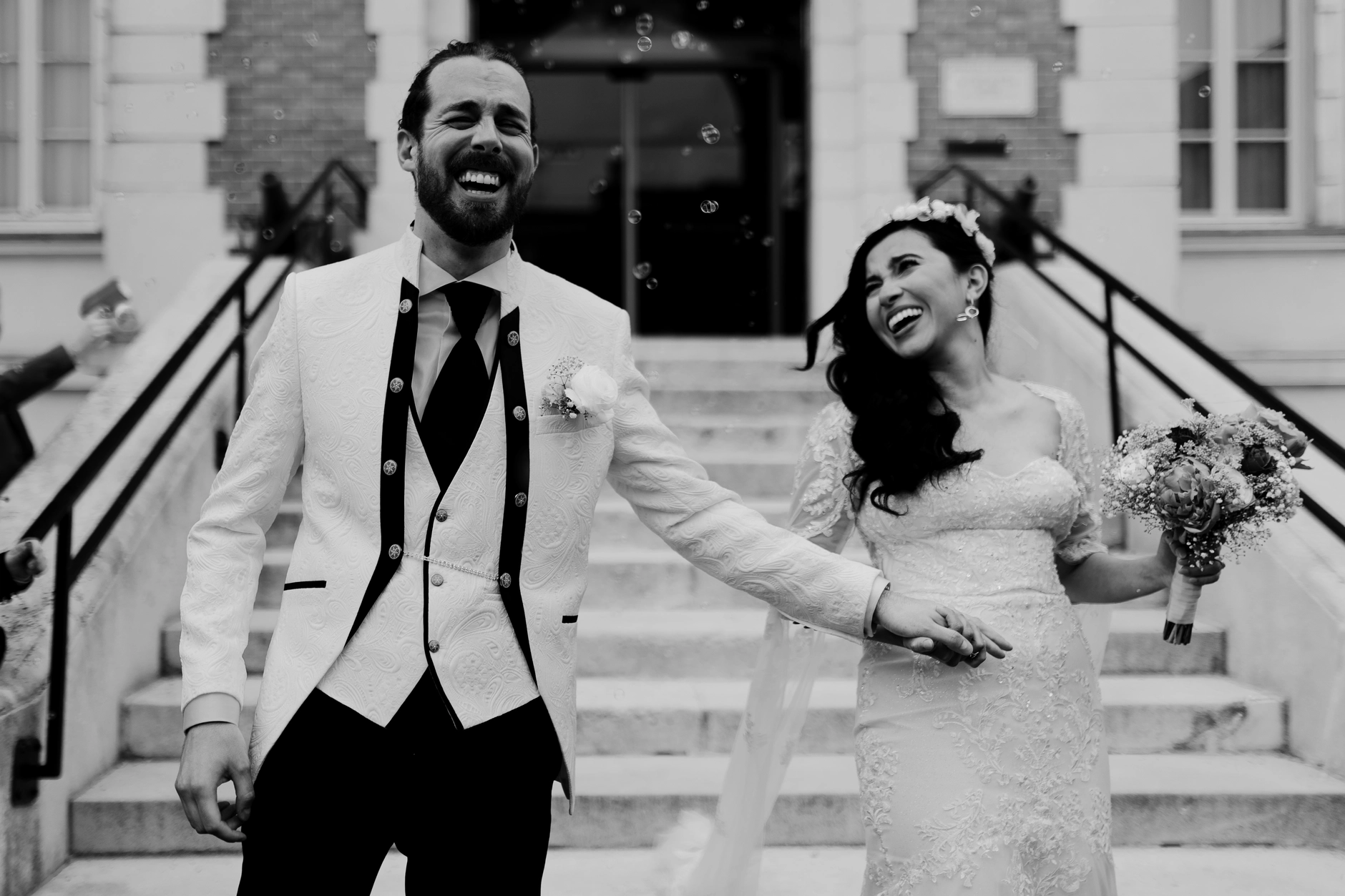 Indoor recepción wide shot – Deus y Romain boda Milly-la-Forêt Francia