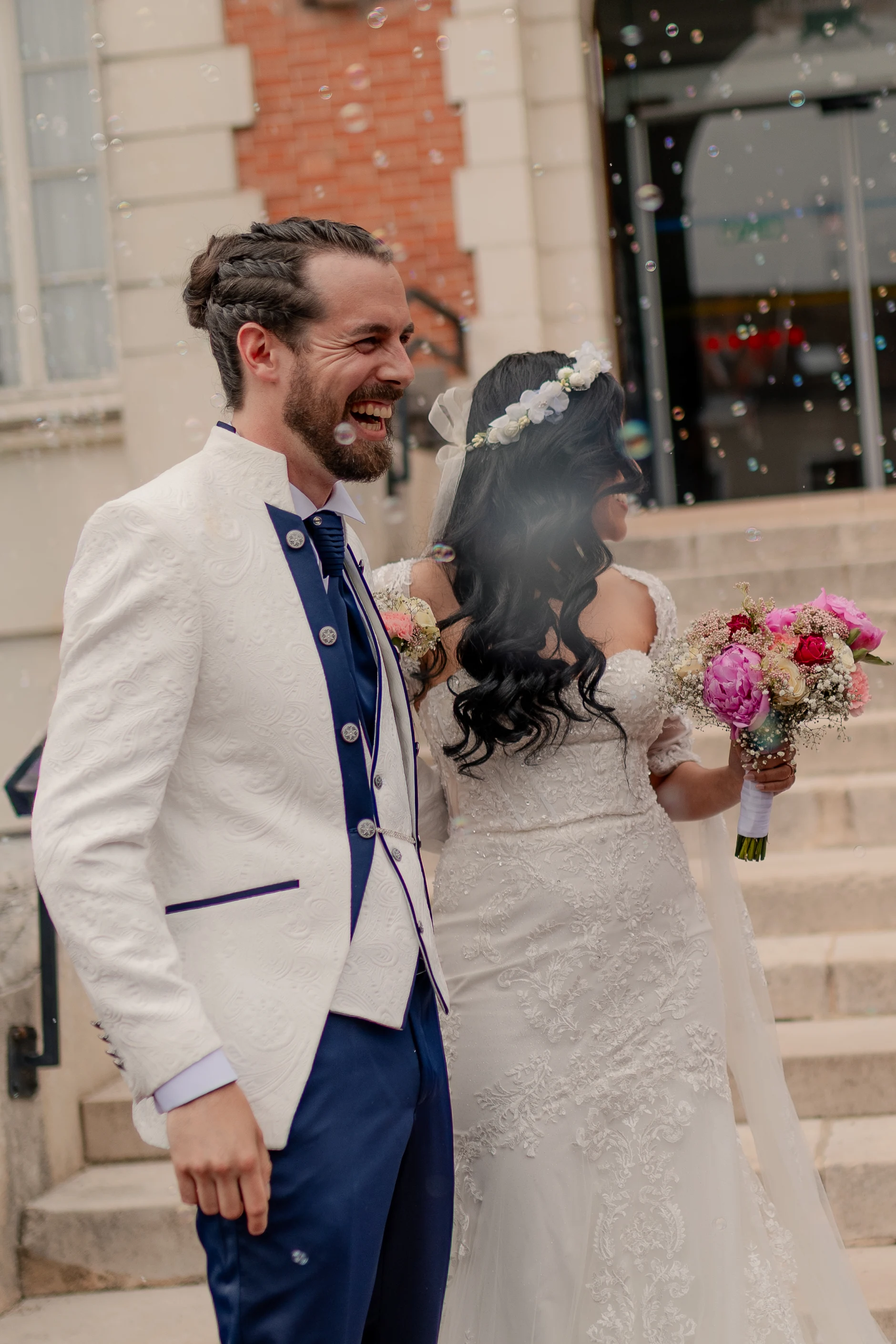 Indoor venue, ornate details – fotografía de boda Milly-la-Forêt Francia