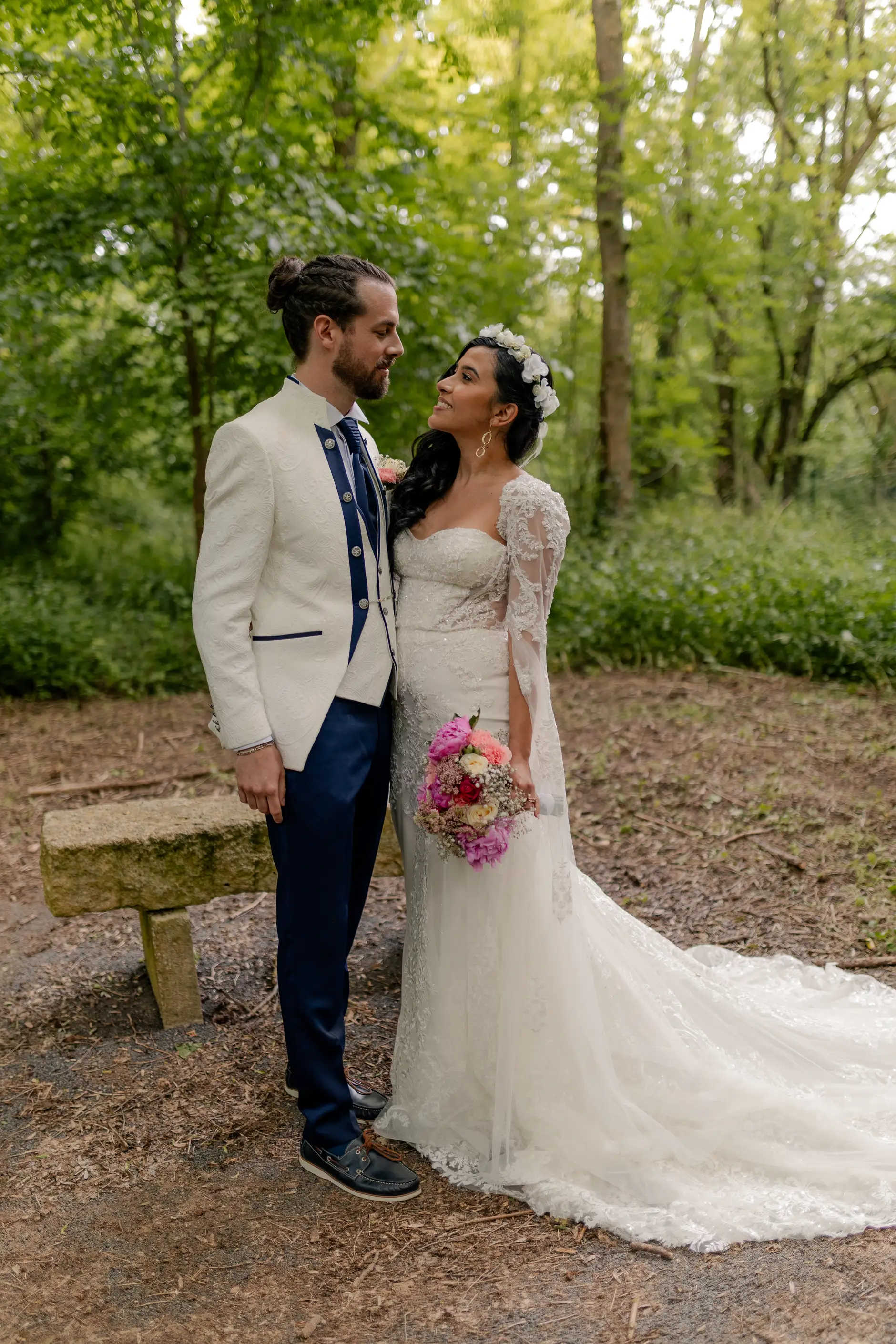 Indoor recepción party scene – boda Milly-la-Forêt Francia
