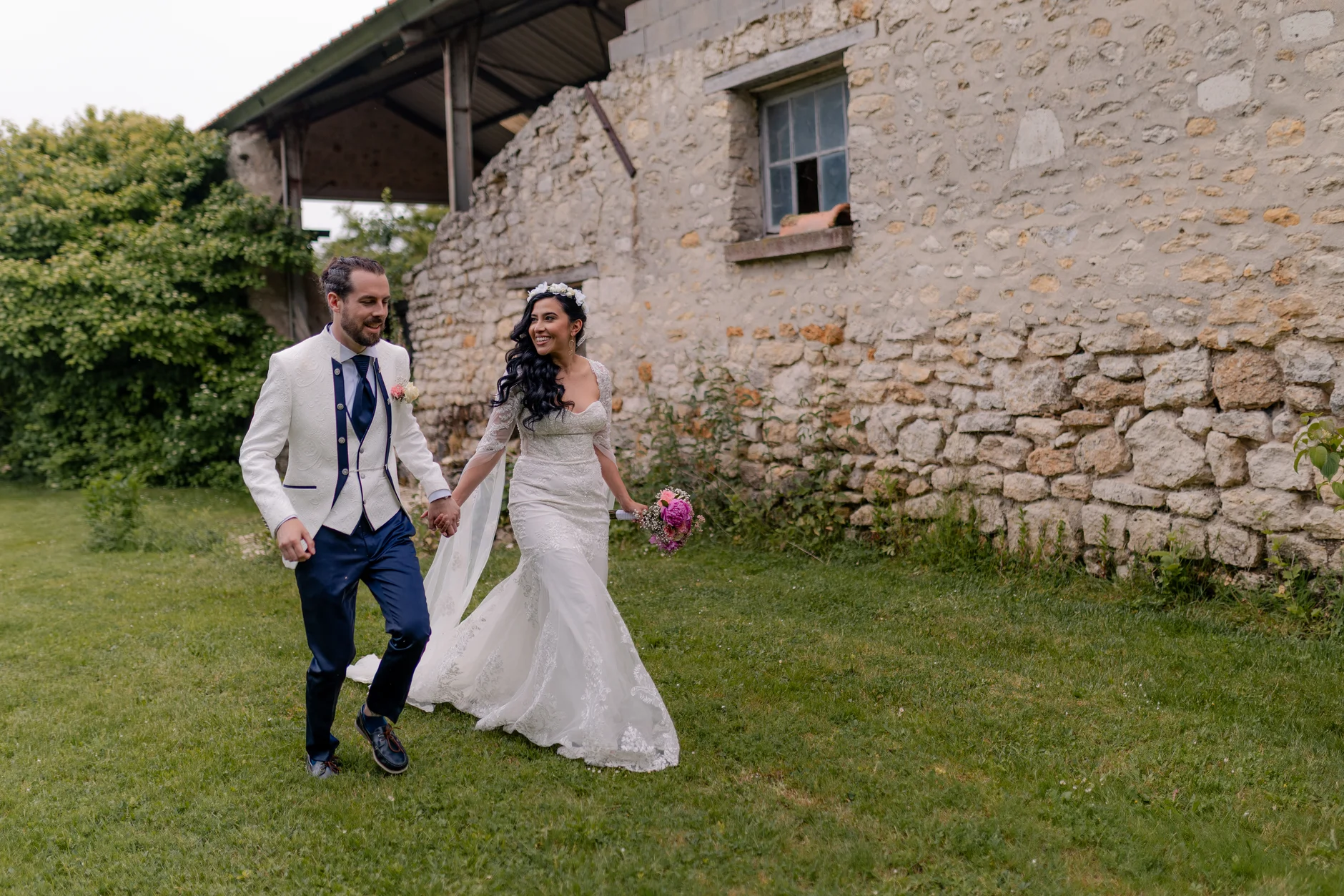 Indoor venue ornate interior architecture – Deus y Romain boda Francia