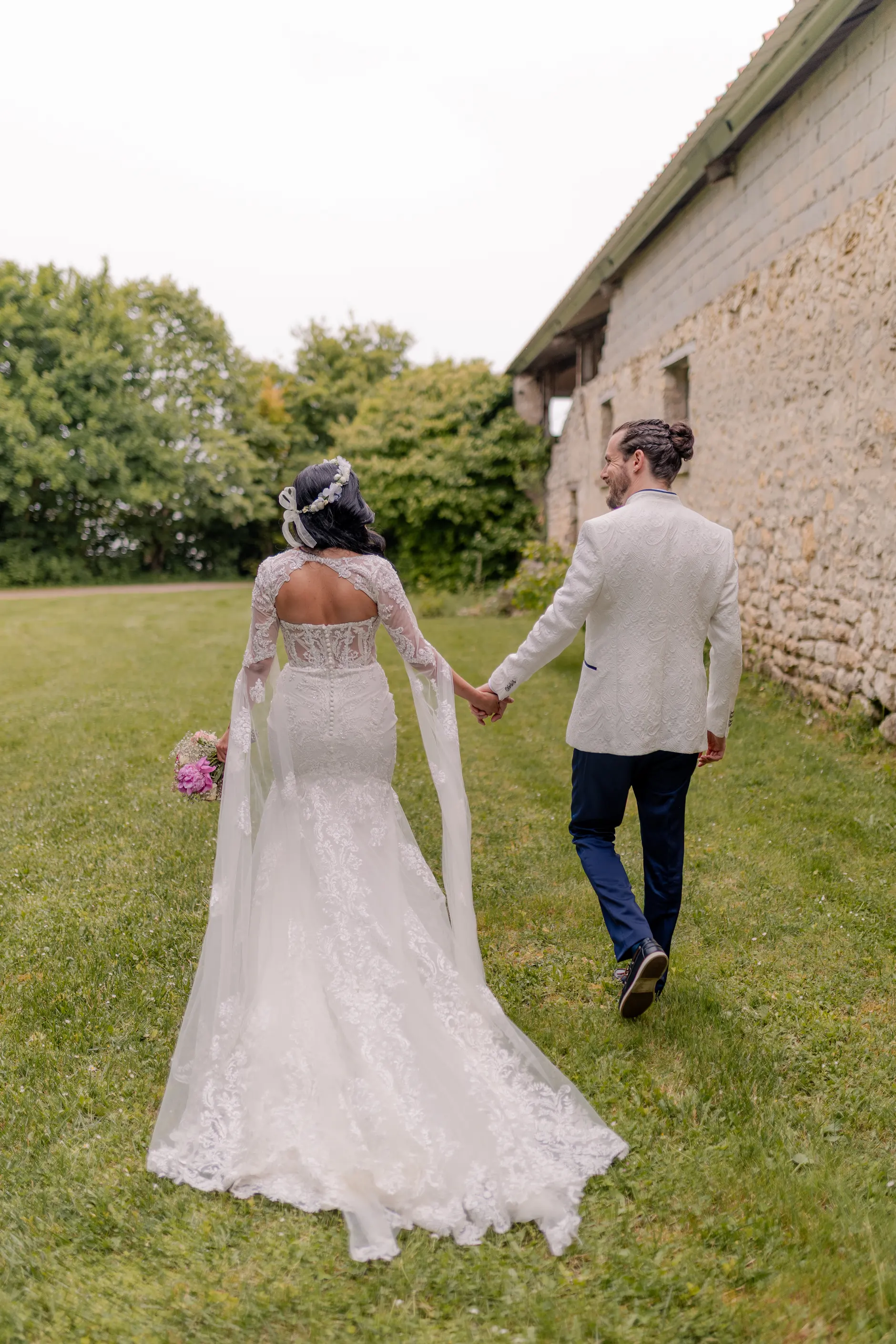 Architectural detail of venue, ornate arch – Deus y Romain boda Francia