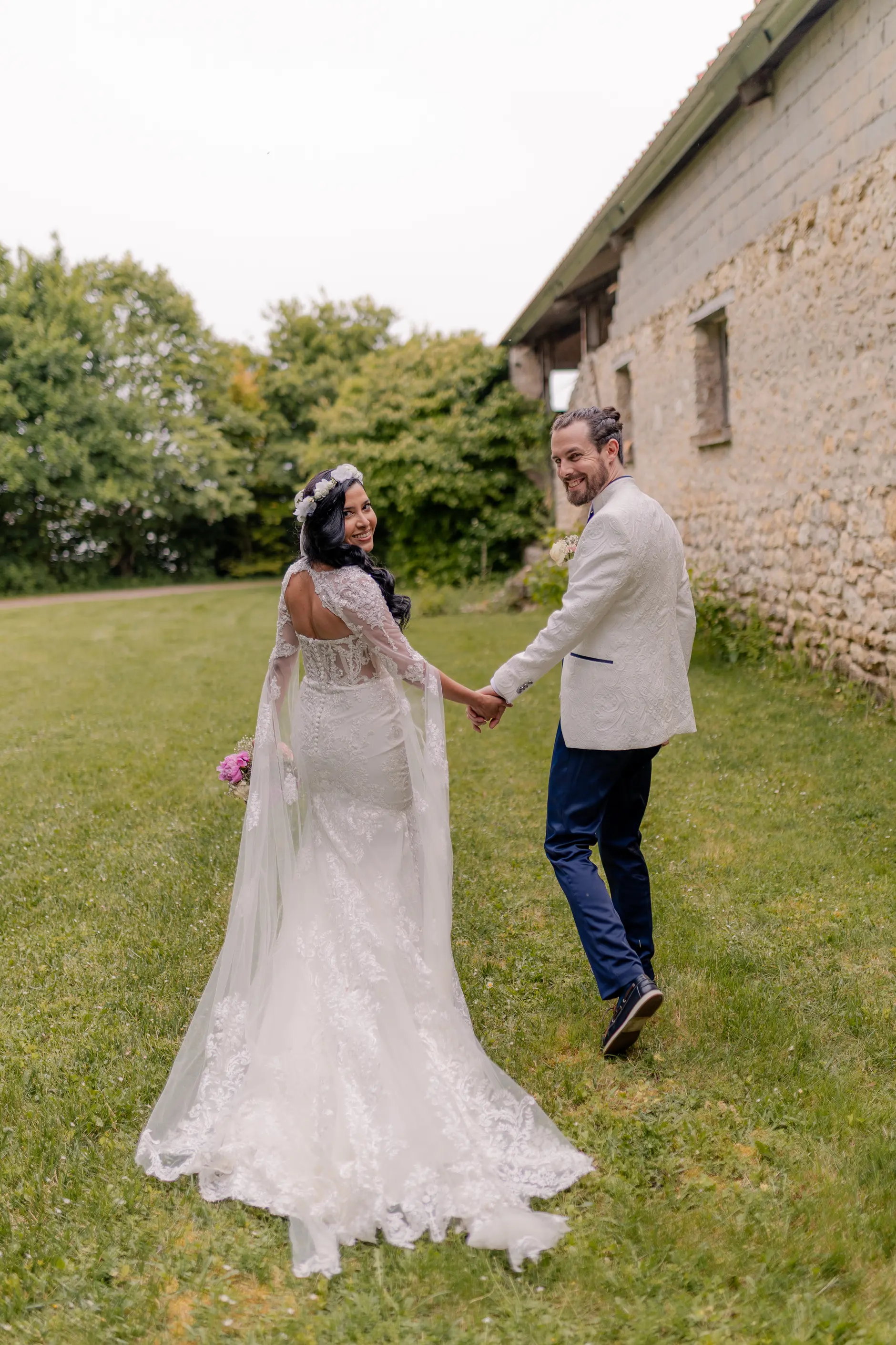 Indoor venue portrait – fotografía de boda Milly-la-Forêt Francia