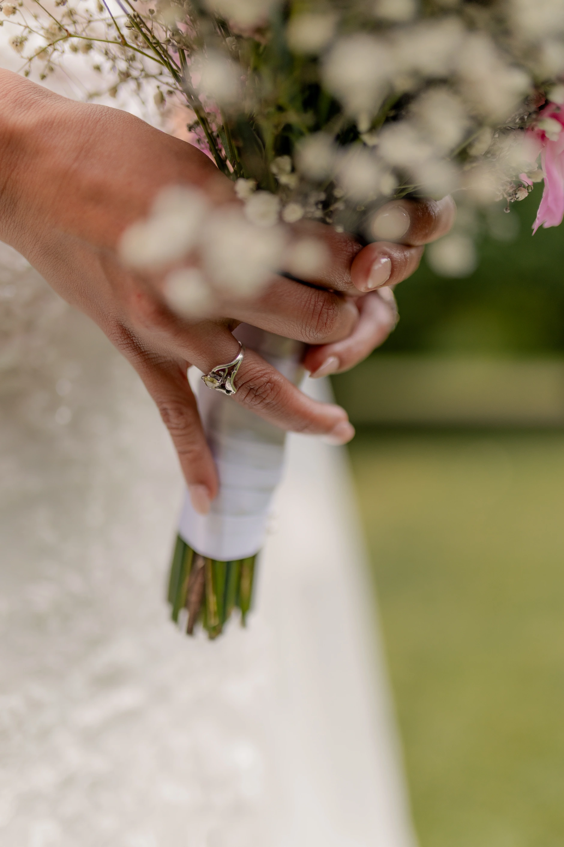 Garden portrait al aire libre in evening light – fotografía de boda Francia