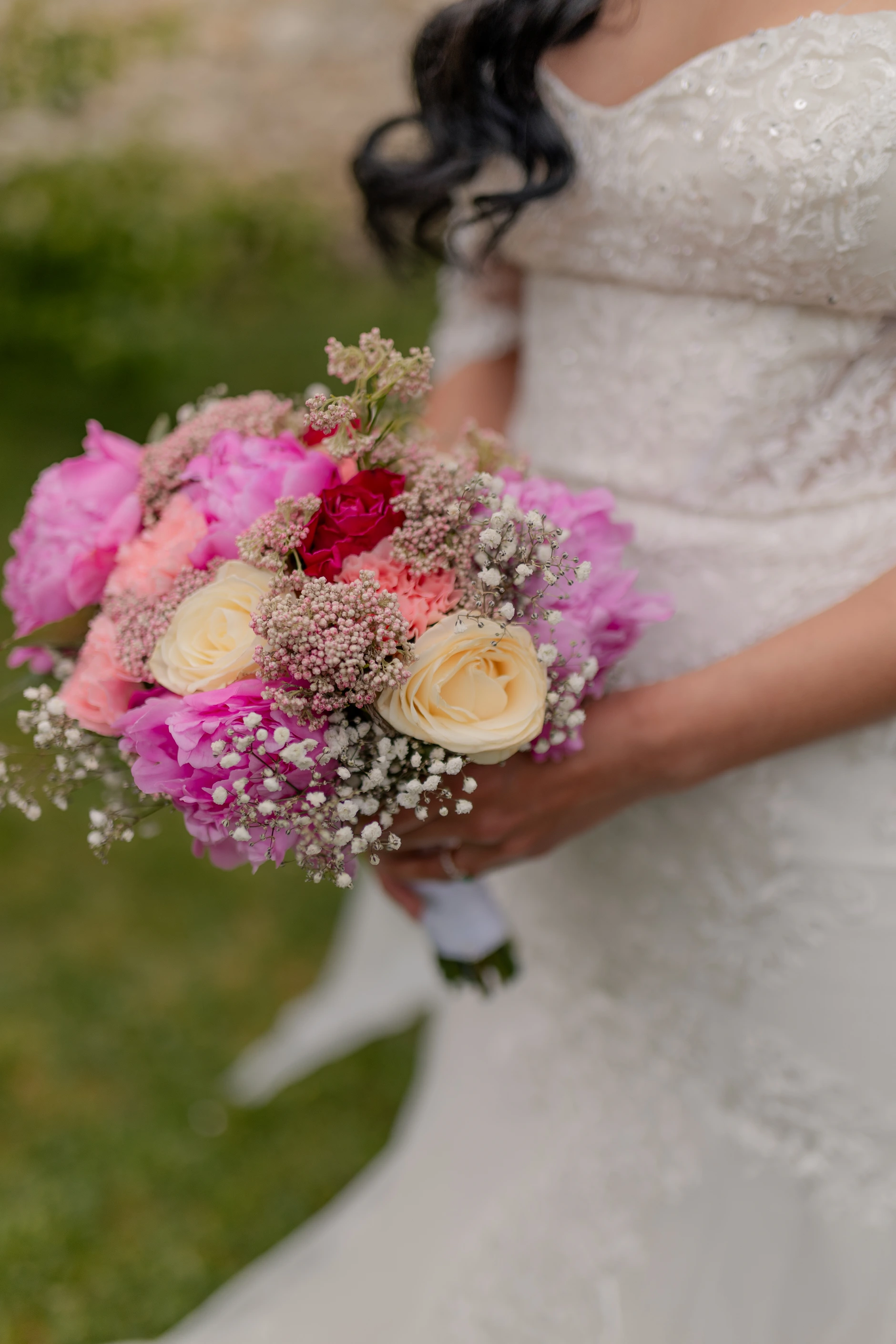 Outdoor portrait late afternoon, soft light – Deus y Romain boda Francia