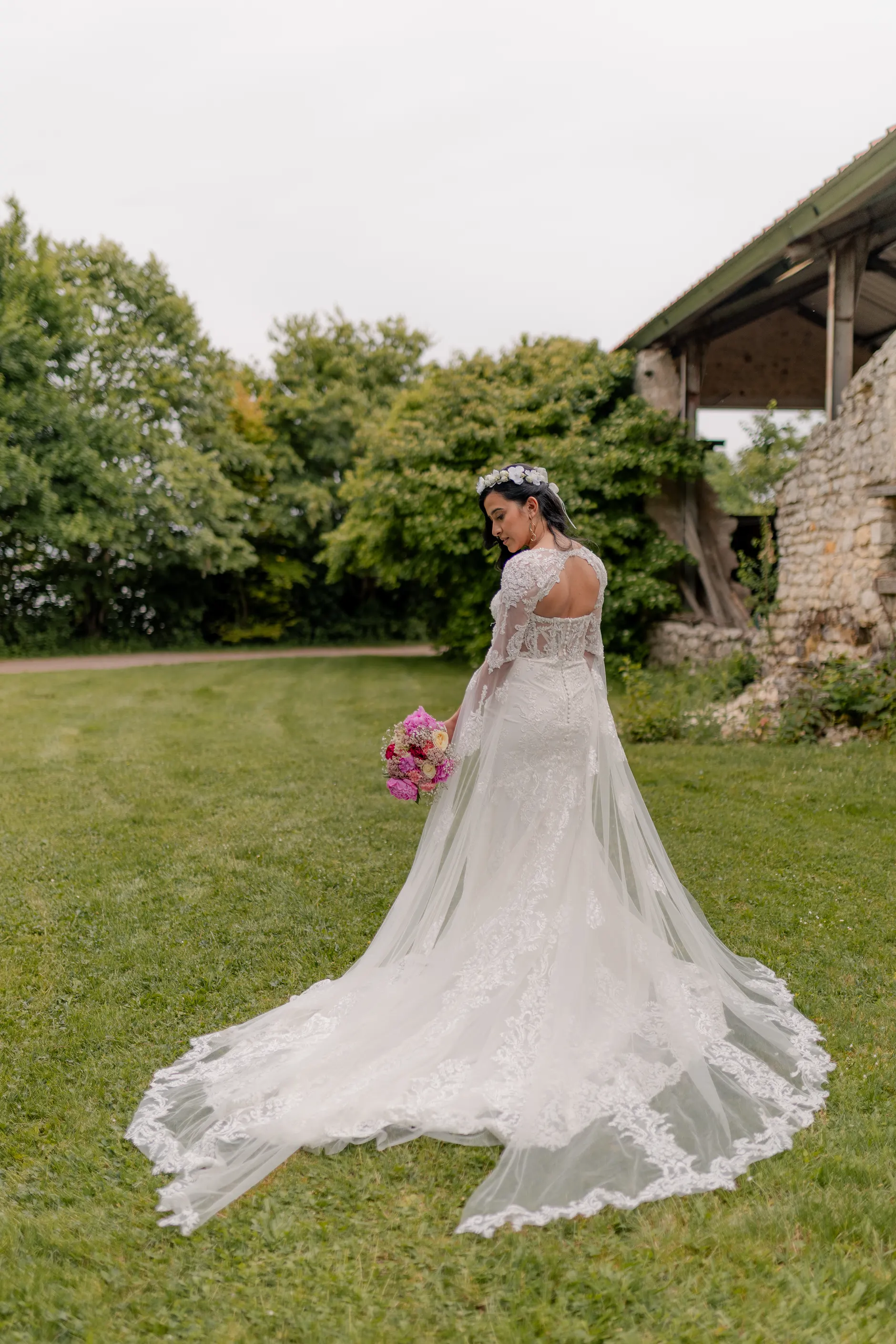 Evening couple portrait in nature – Deus y Romain boda Milly-la-Forêt Francia