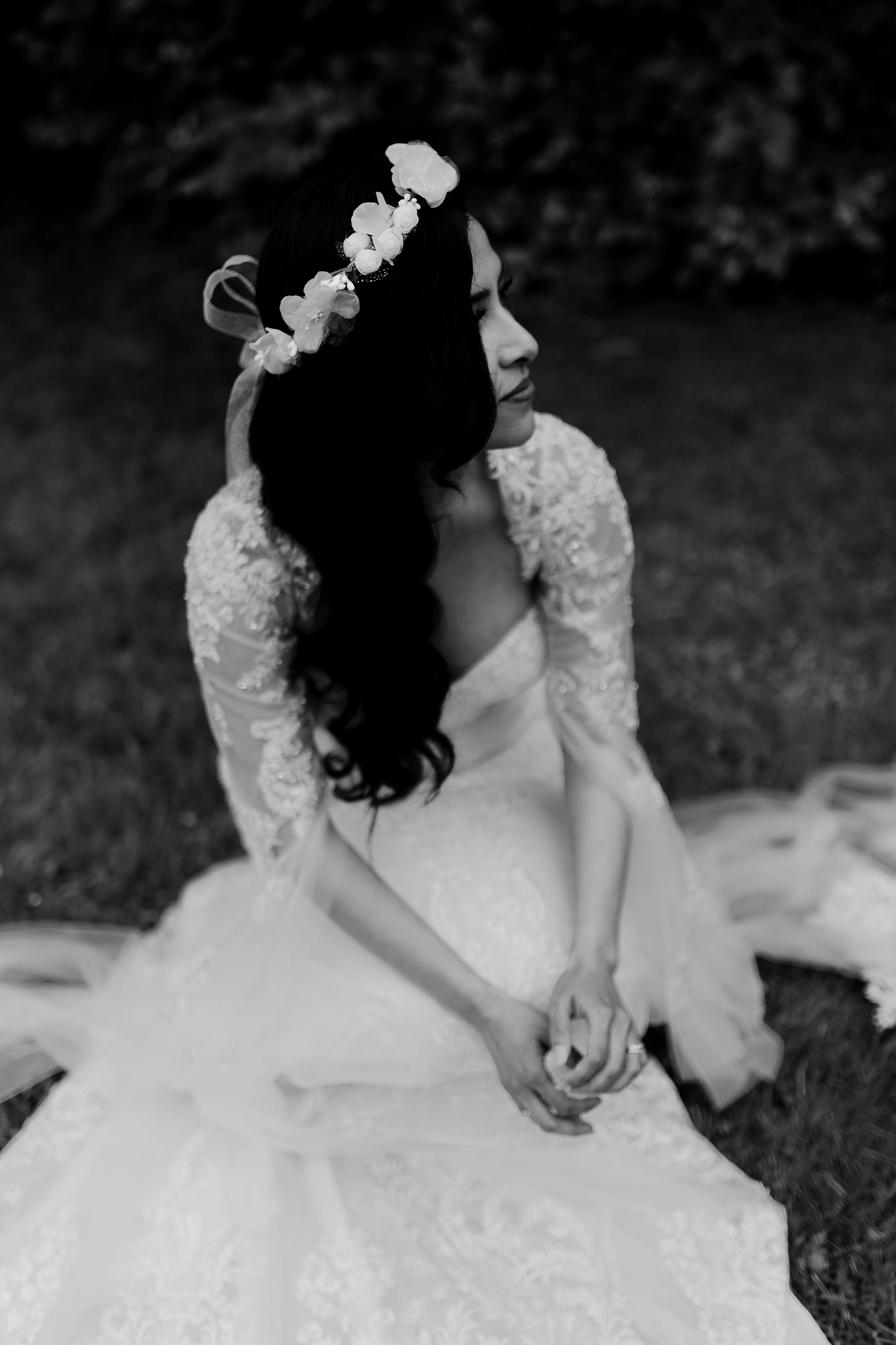 Late evening outdoor portrait – Deus y Romain boda Milly-la-Forêt Francia